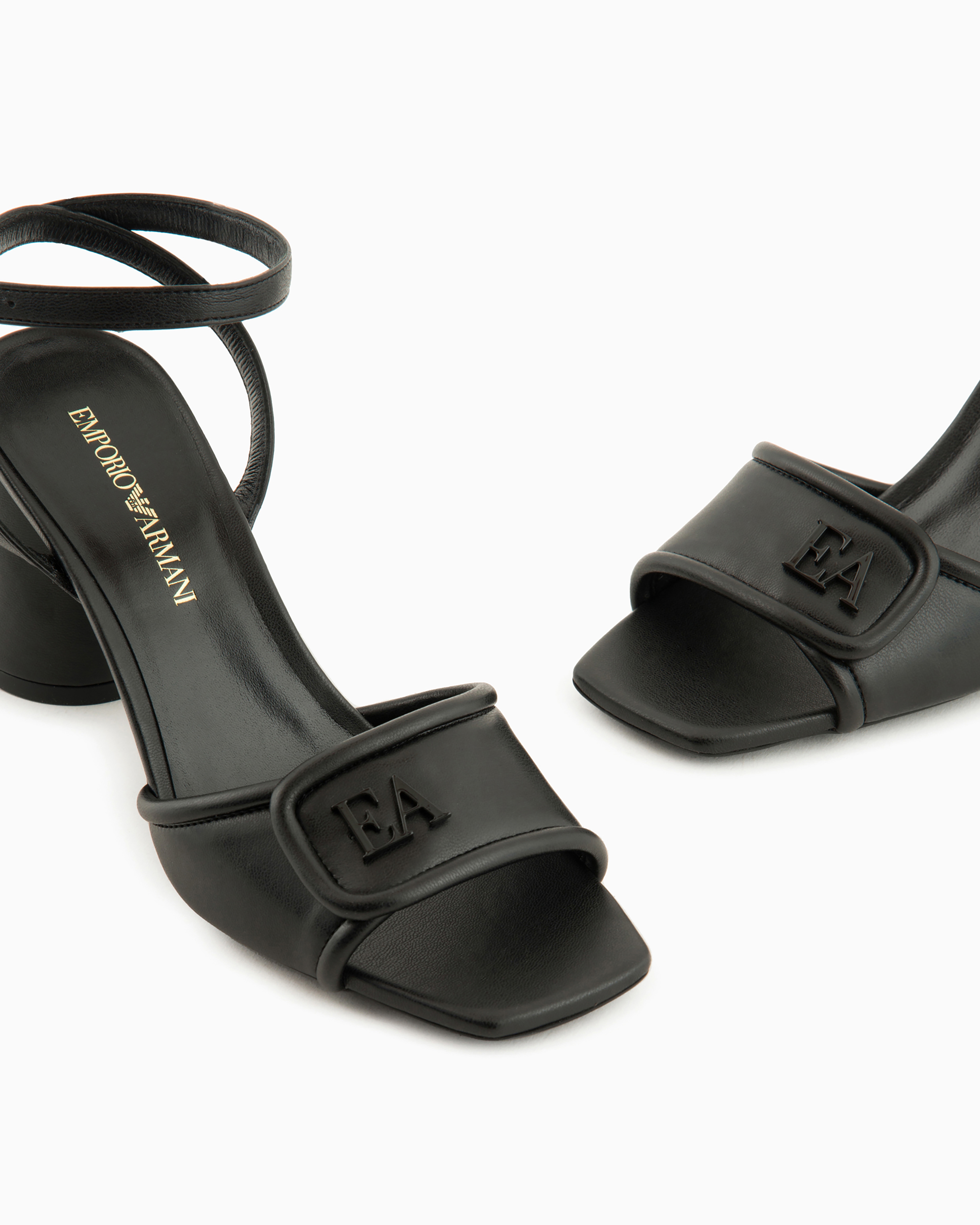 サンダル・ミュール EMPORIO ARMANI EXCLUSIVE Sandals NWT EMPORIO ARMANI CROSSED SANDALS IN LEATHER AND LOGOED