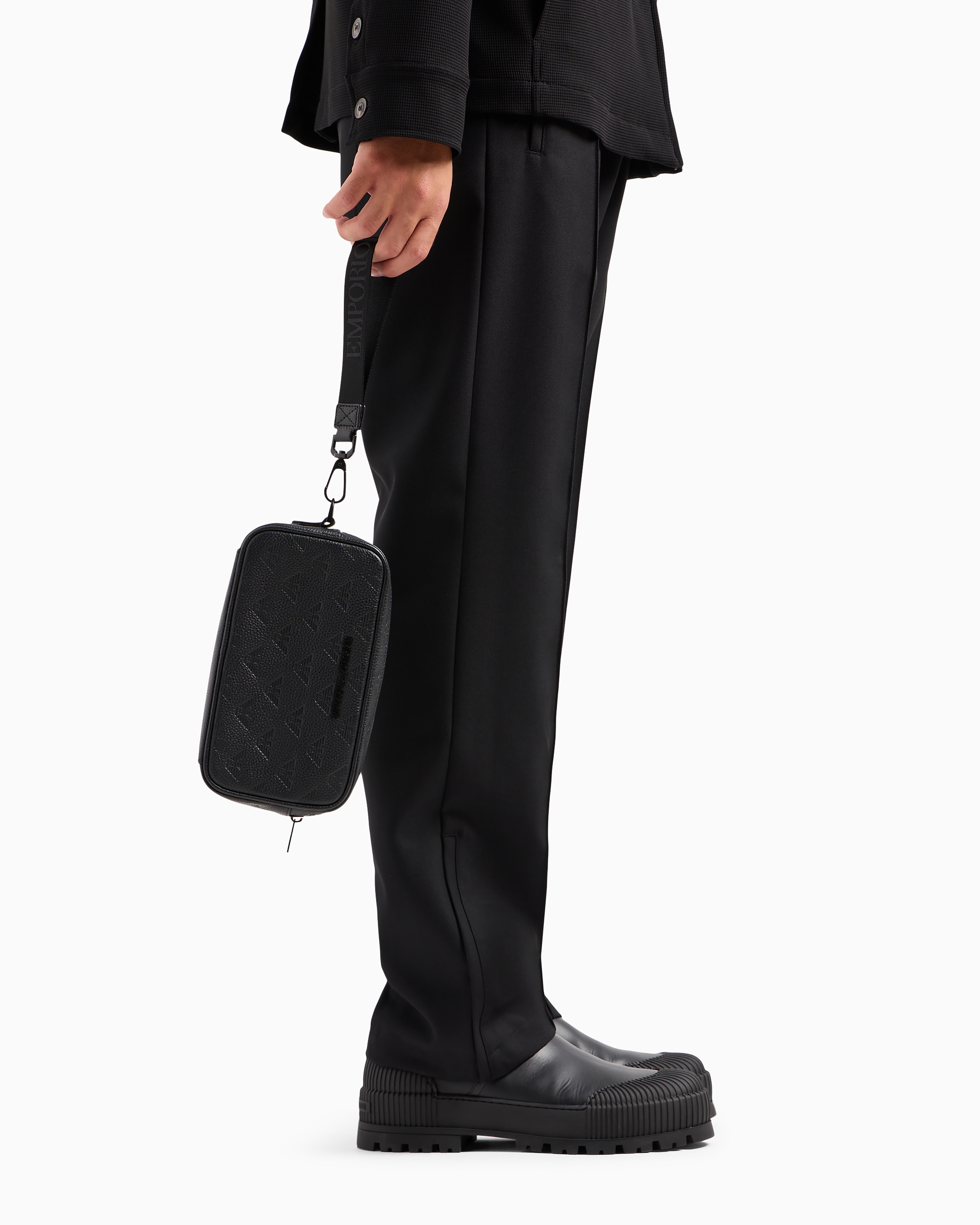 ARMANI エンボスレザー トラベルポーチ EM001738-AF14774-UC001 ARMANI エンボスレザー トラベルポーチ EM001738-AF14774-UC001