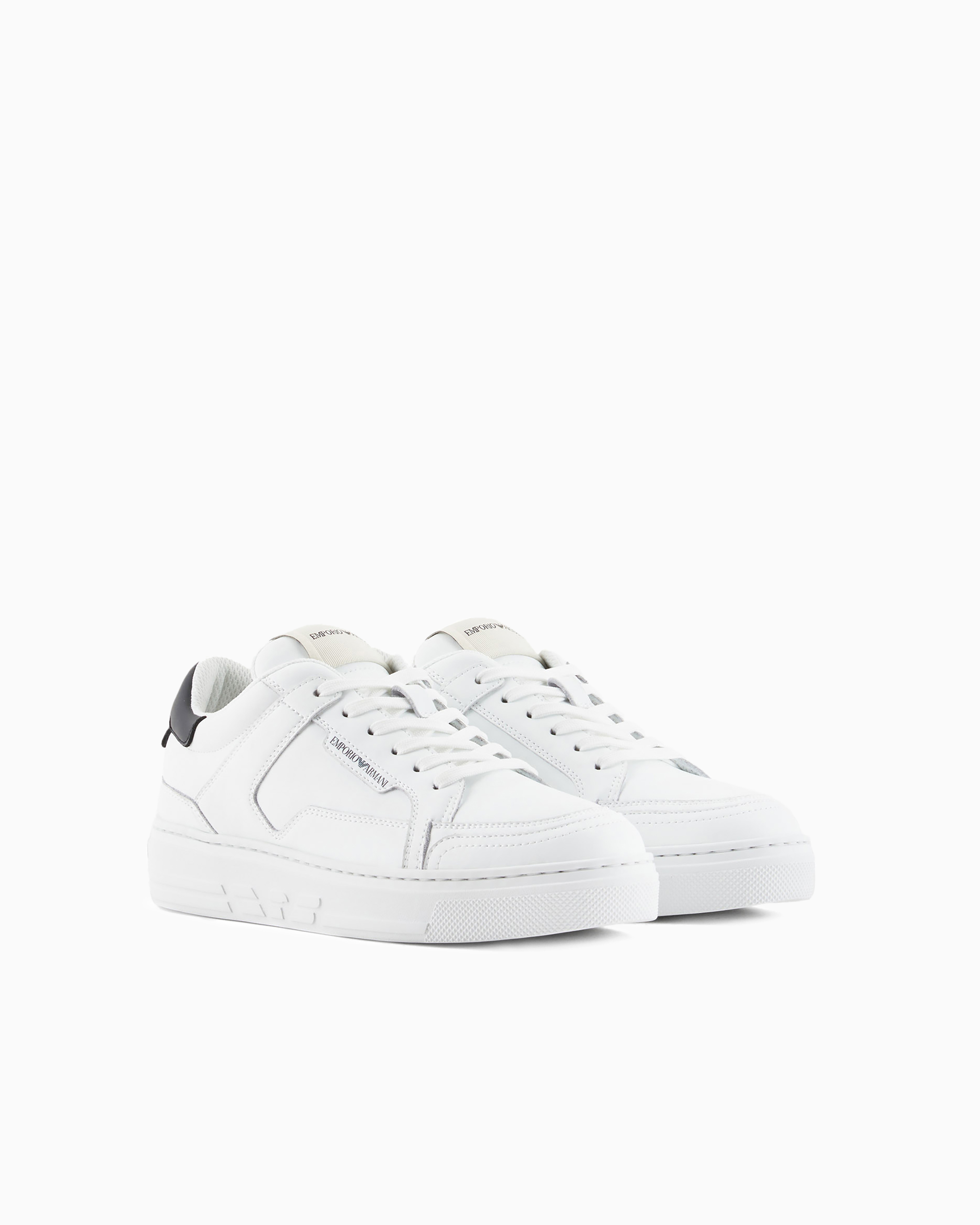Emporio Armani Official Store Sneakers En Cuir Avec Aigle Au Dos In White