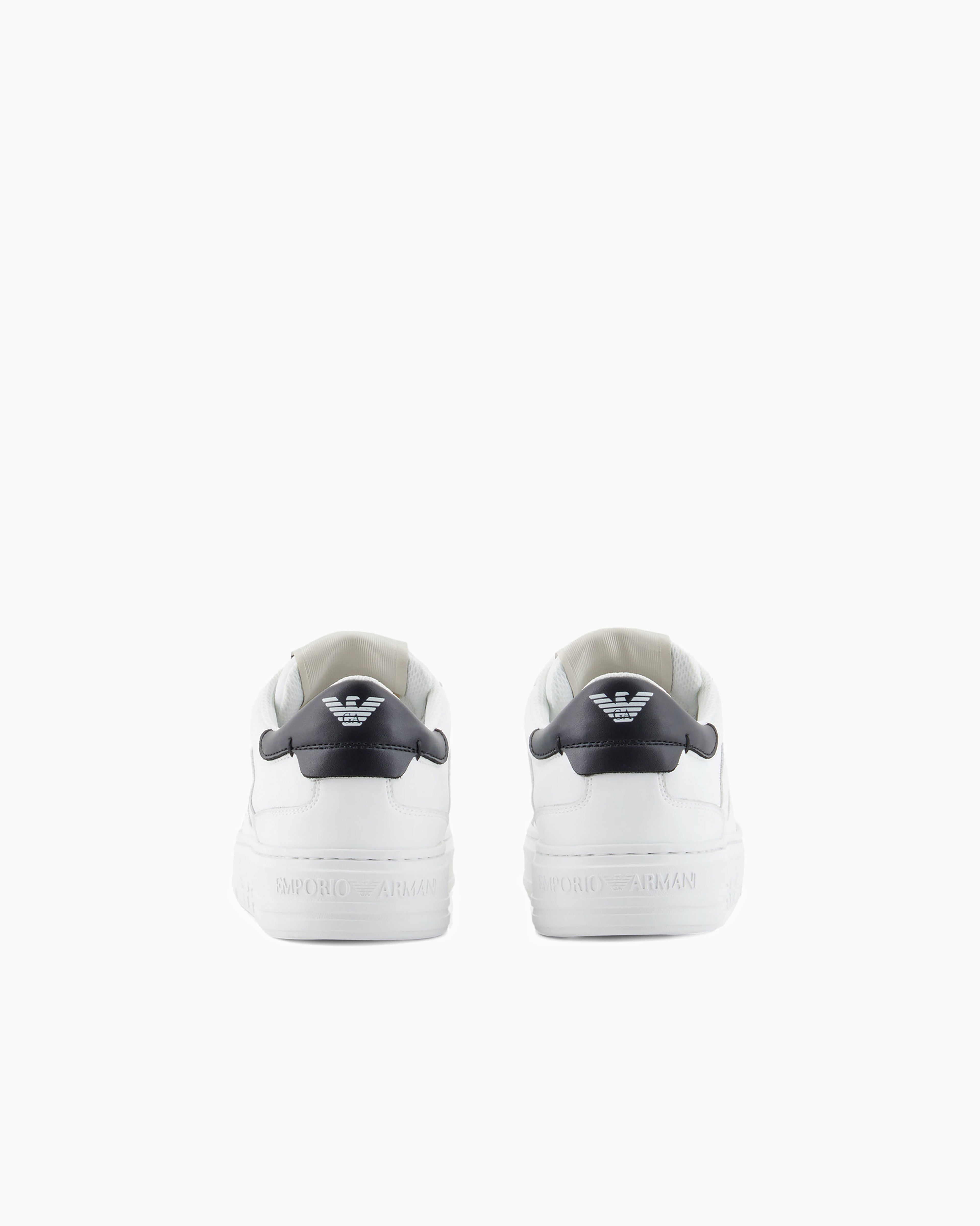 Emporio Armani Official Store Sneakers En Cuir Avec Aigle Au Dos In White