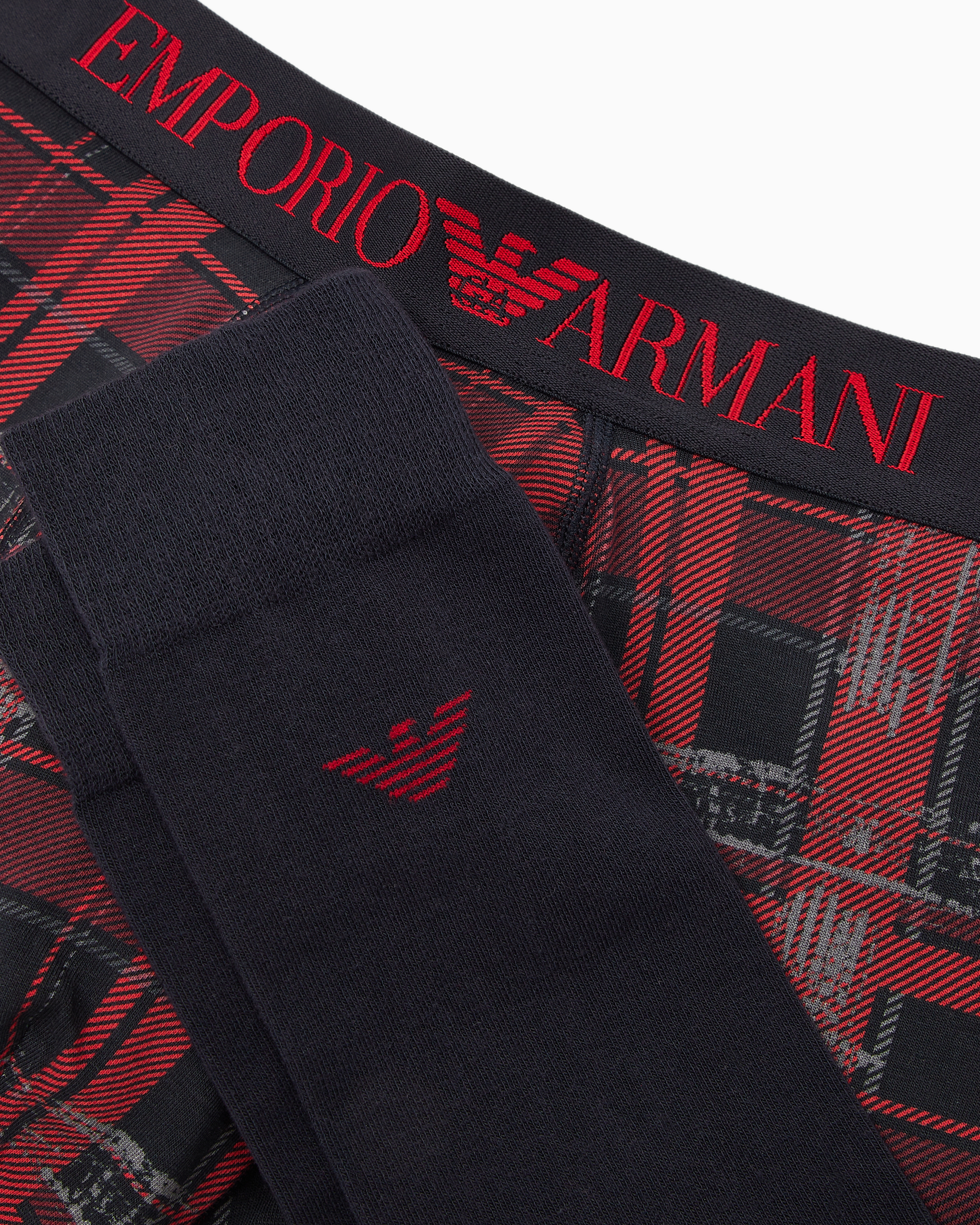 Shop Emporio Armani Geschenkbox Bestehend Aus Eng Anliegender Boxershorts Und Socken Mit Festlichem Muster In Mehrfarbig