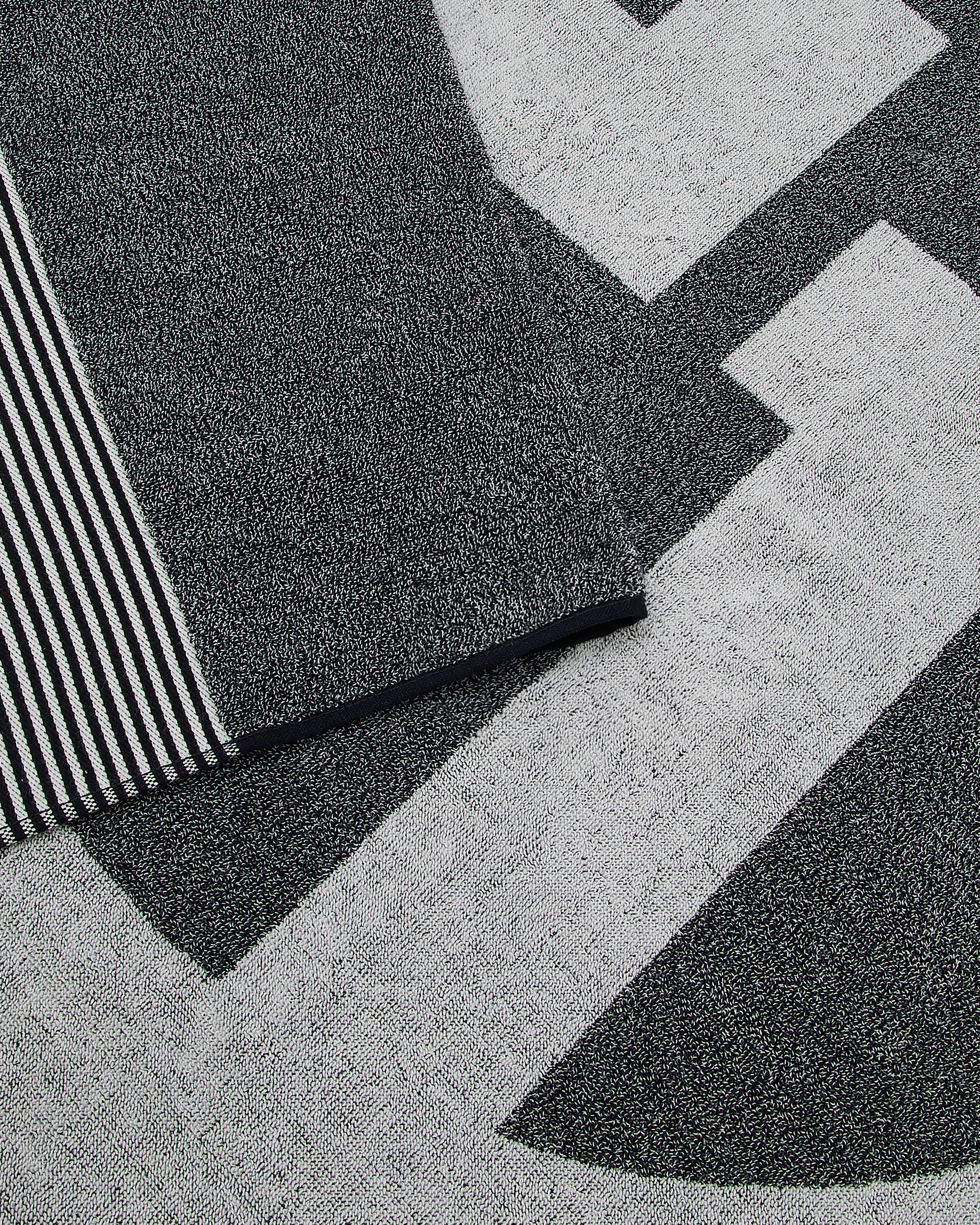Giorgio Armani Official Store Cotton-terry Beach Towel With Oversized Jacquard Ga Logo In Midnight Blue
