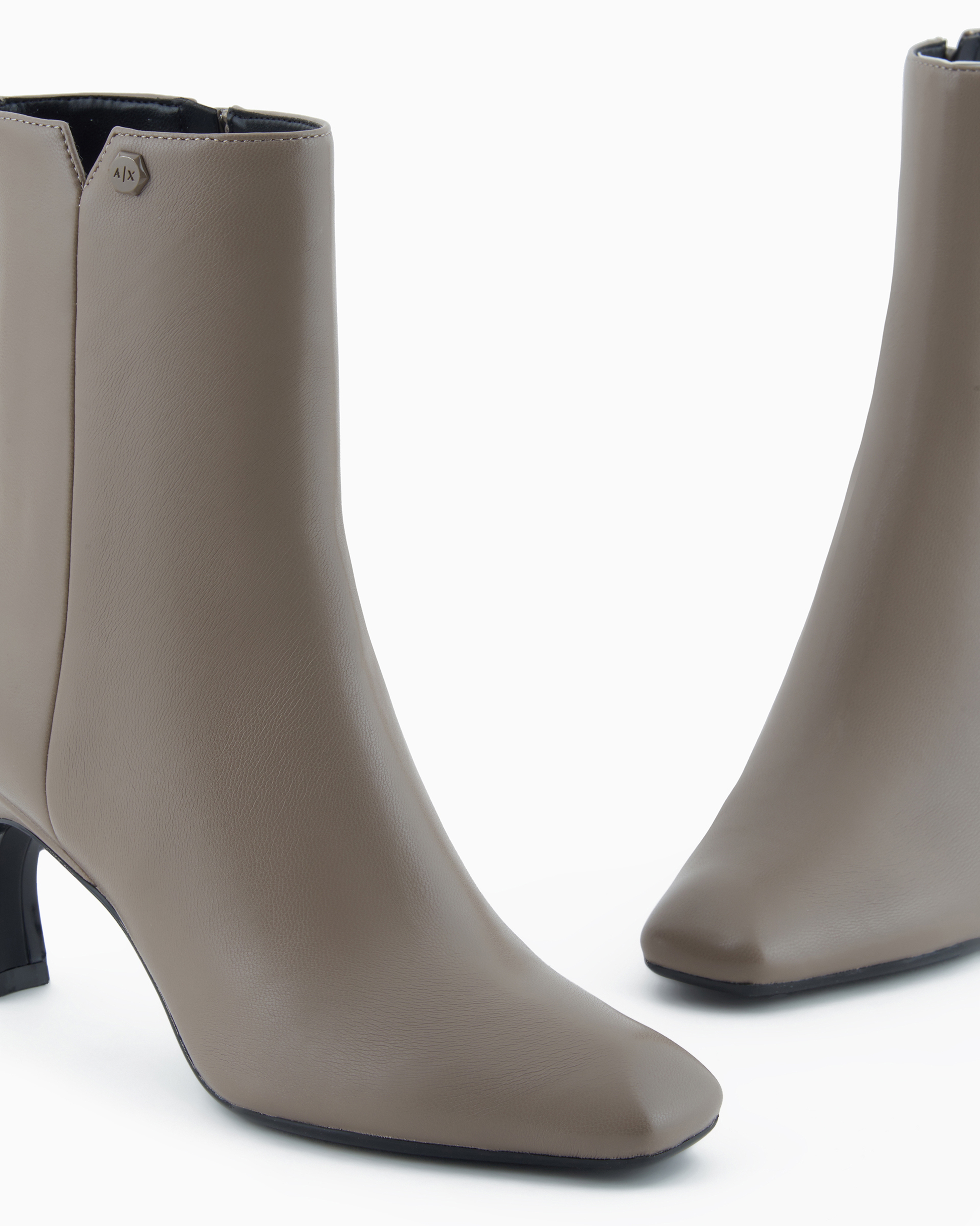 ショートブーツ・ブーティ GIORGIO ARMANI X1D352.XR348 Ankle Boots Women's Boots and Ankle Boots