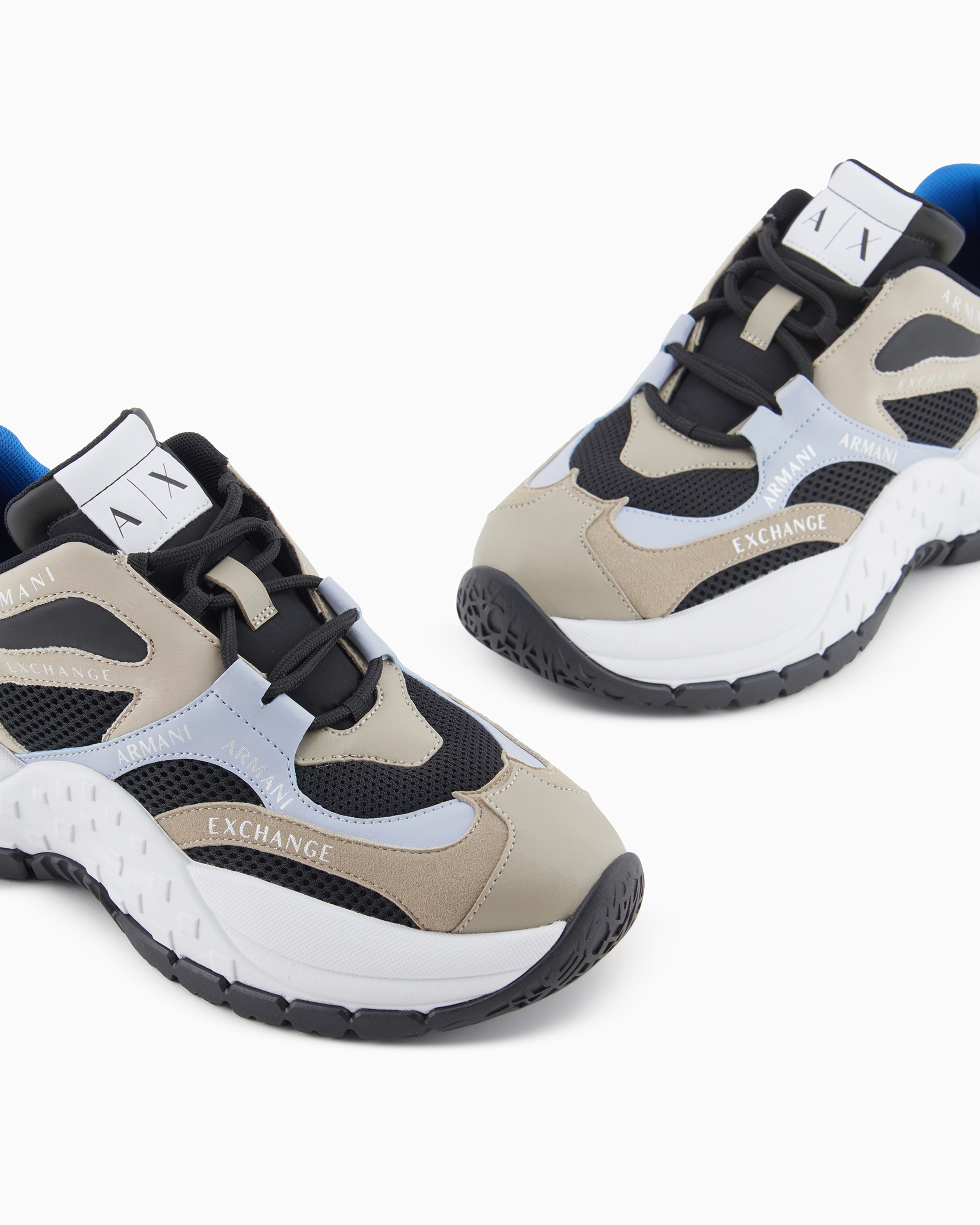 Mesh sneakers with custom tread