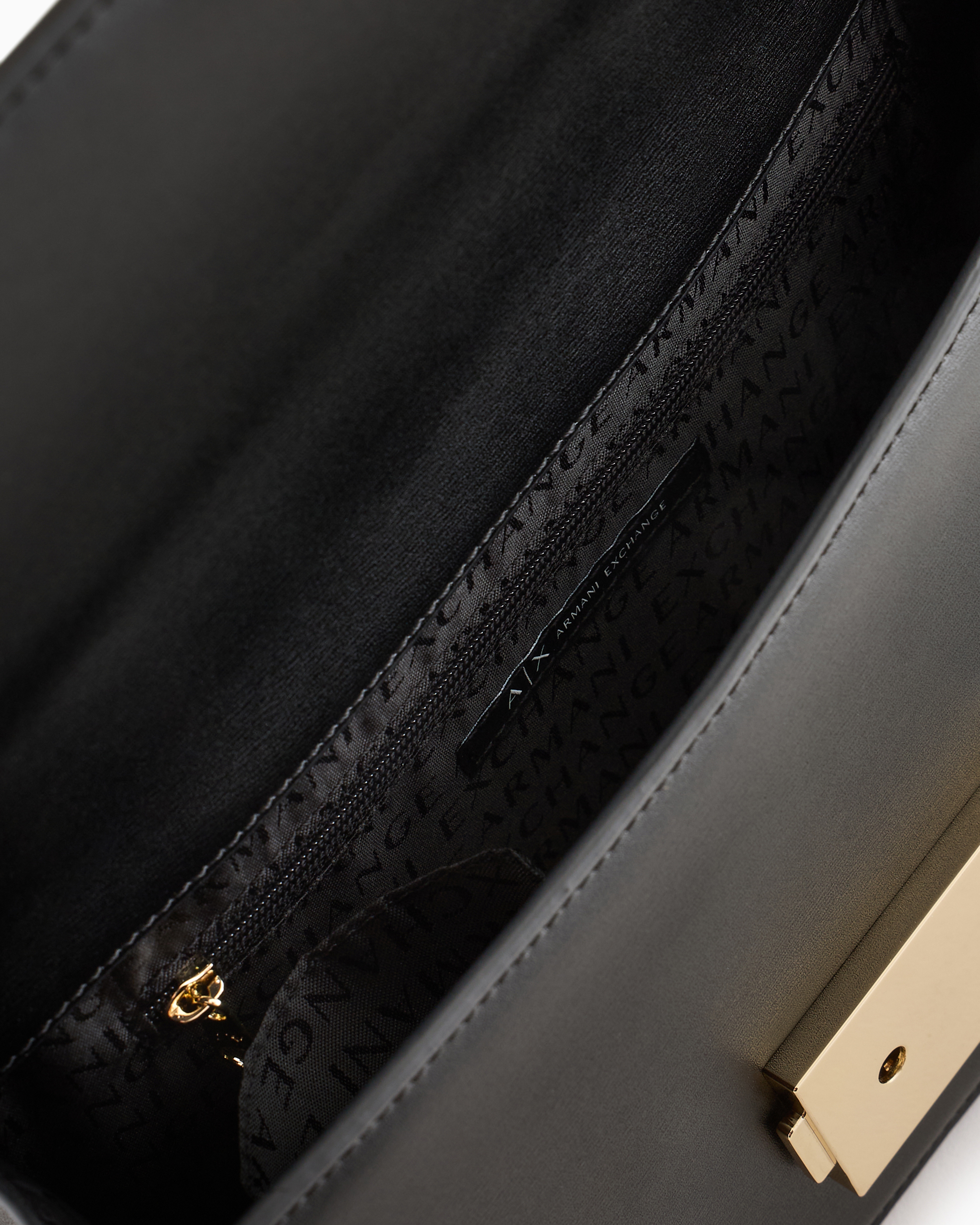 VIP【関税送料無料】希少 EMPORIO ARMANI SHAWL Bag with logo and chain shoulder strap | Armani Exchange
