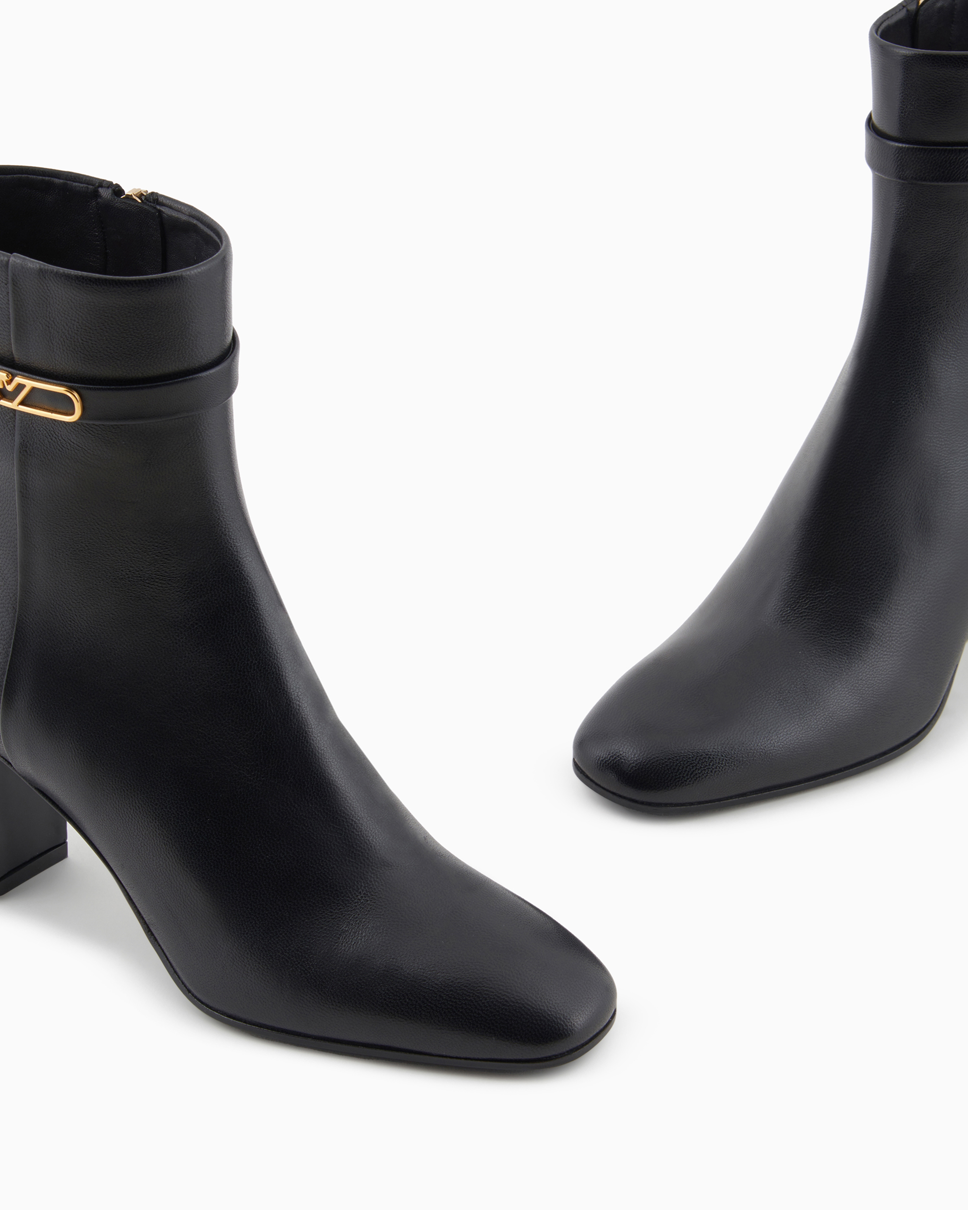 Emporio Armani Official Store Bottines En Nappa Avec Plaque Aigle In Noir