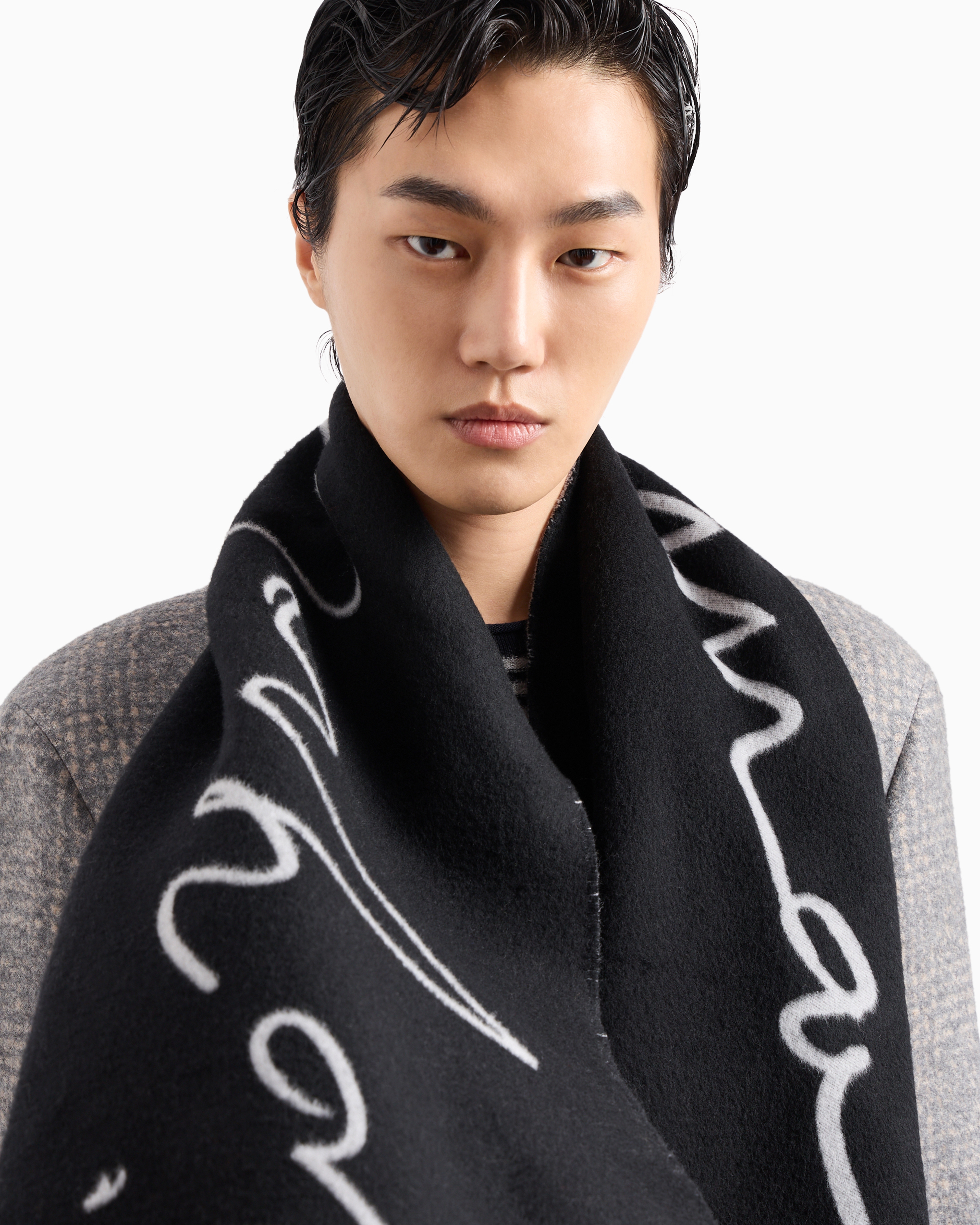 Giorgio Armani Two-tone Wool And Silk Scarf With Signature Logo In Black