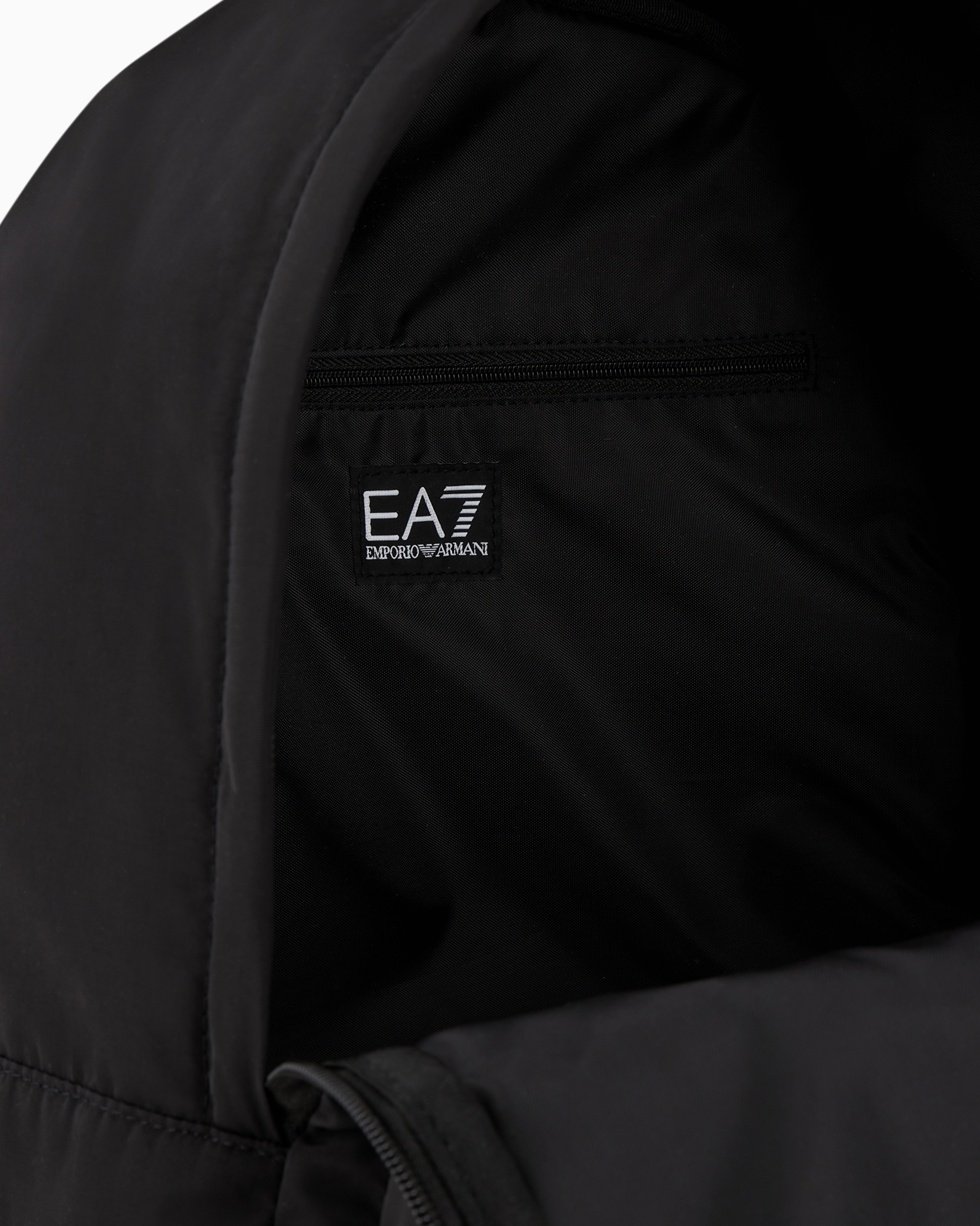 バックパック テクニカルファブリック オーバーサイズロゴ | EA7