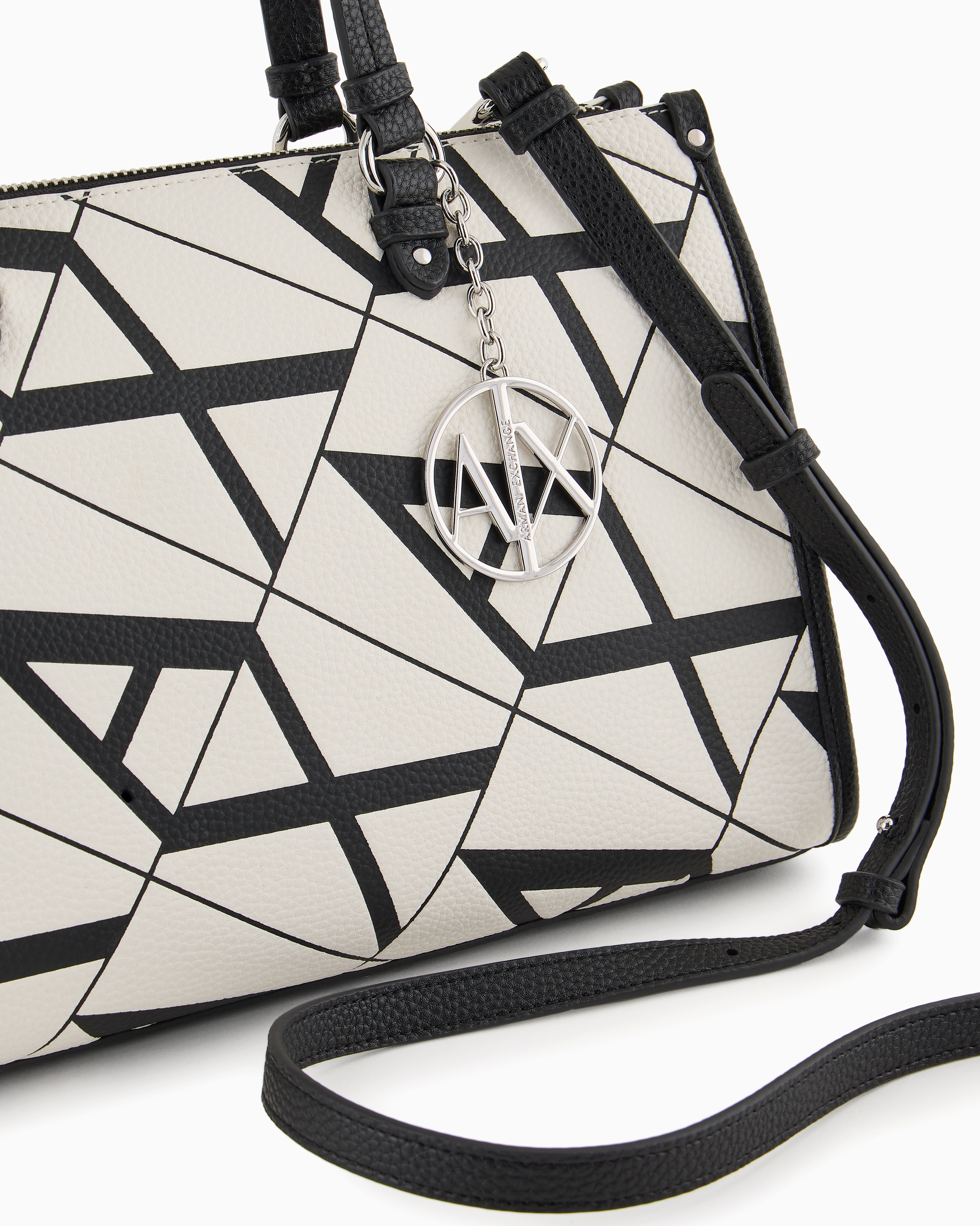美品‼️GIORGIO ARMANI ハンドバッグ　ハラコ　ゼブラ柄　ロゴ金具 美品‼️GIORGIO ARMANI ハンドバッグ ハラコ ゼブラ柄 ロゴ金具