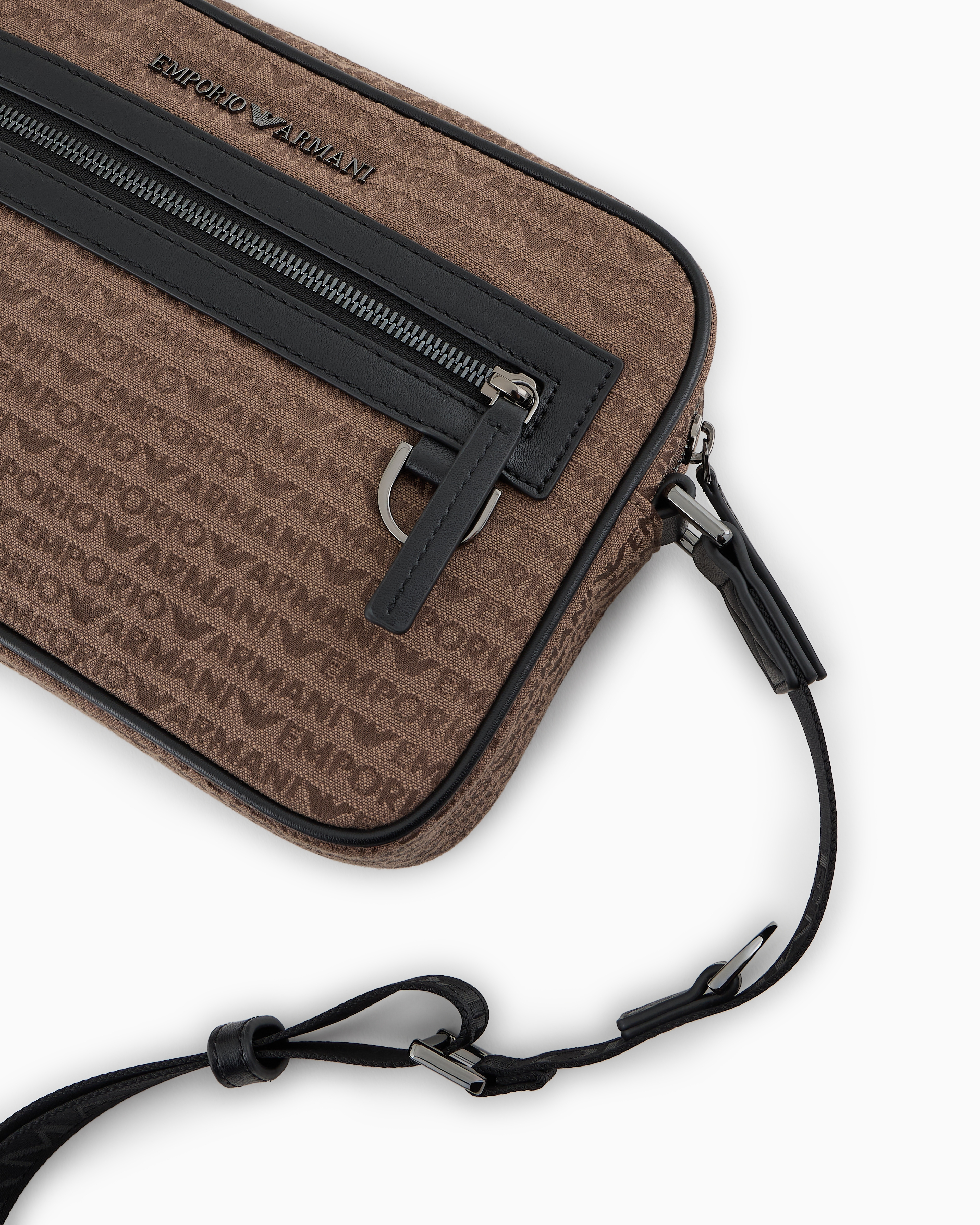 ショルダーバッグ EMPORIO ARMANI EM001797AF13454 UC001 Shoulder Bags Set Jacquard shoulder bag with all-over lettering | Emporio Armani