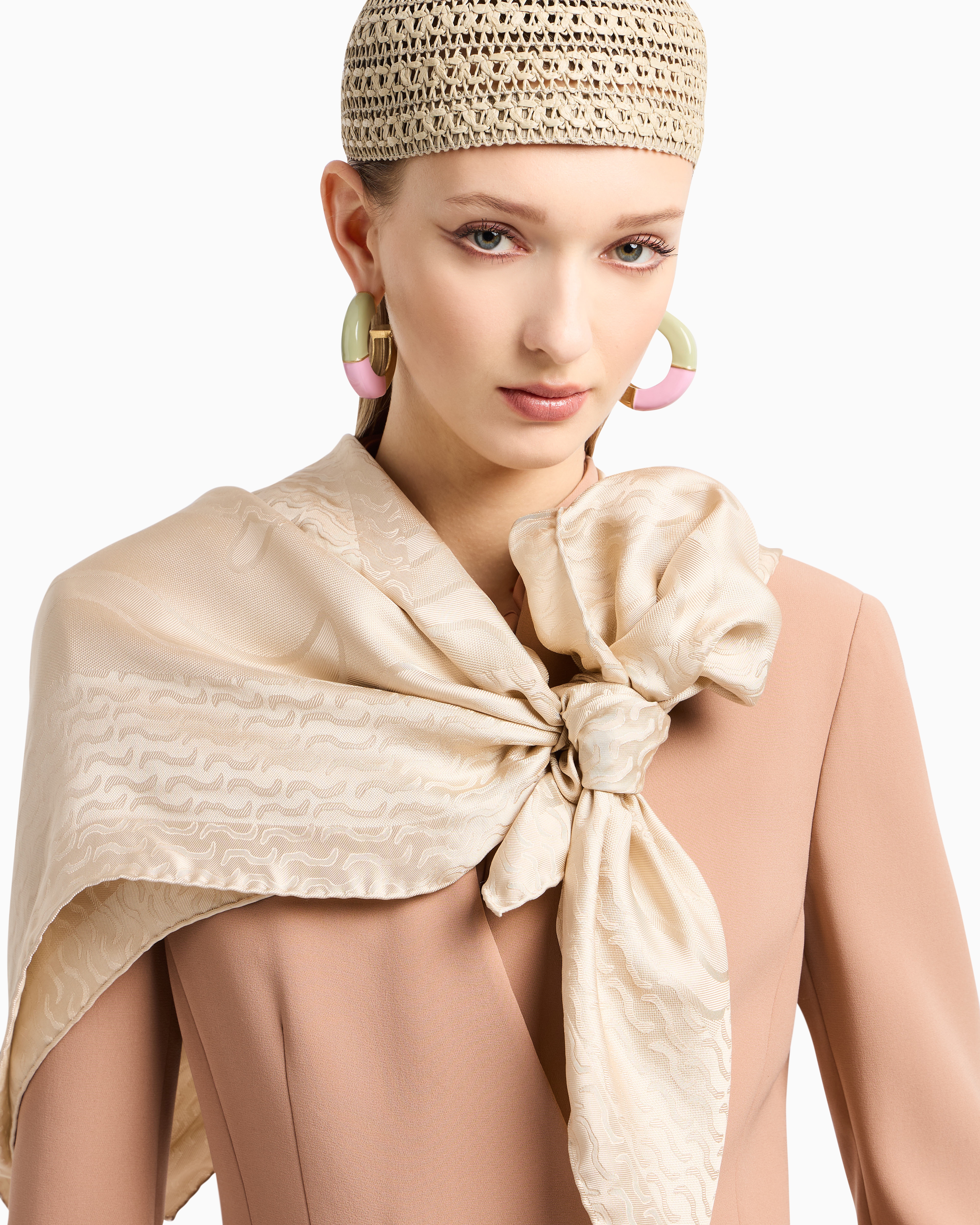 スカーフ EMPORIO ARMANI Woman Neck scarf Beige EW001865AF15674 U8011 Women's Scarves and Foulards | Giorgio Armani