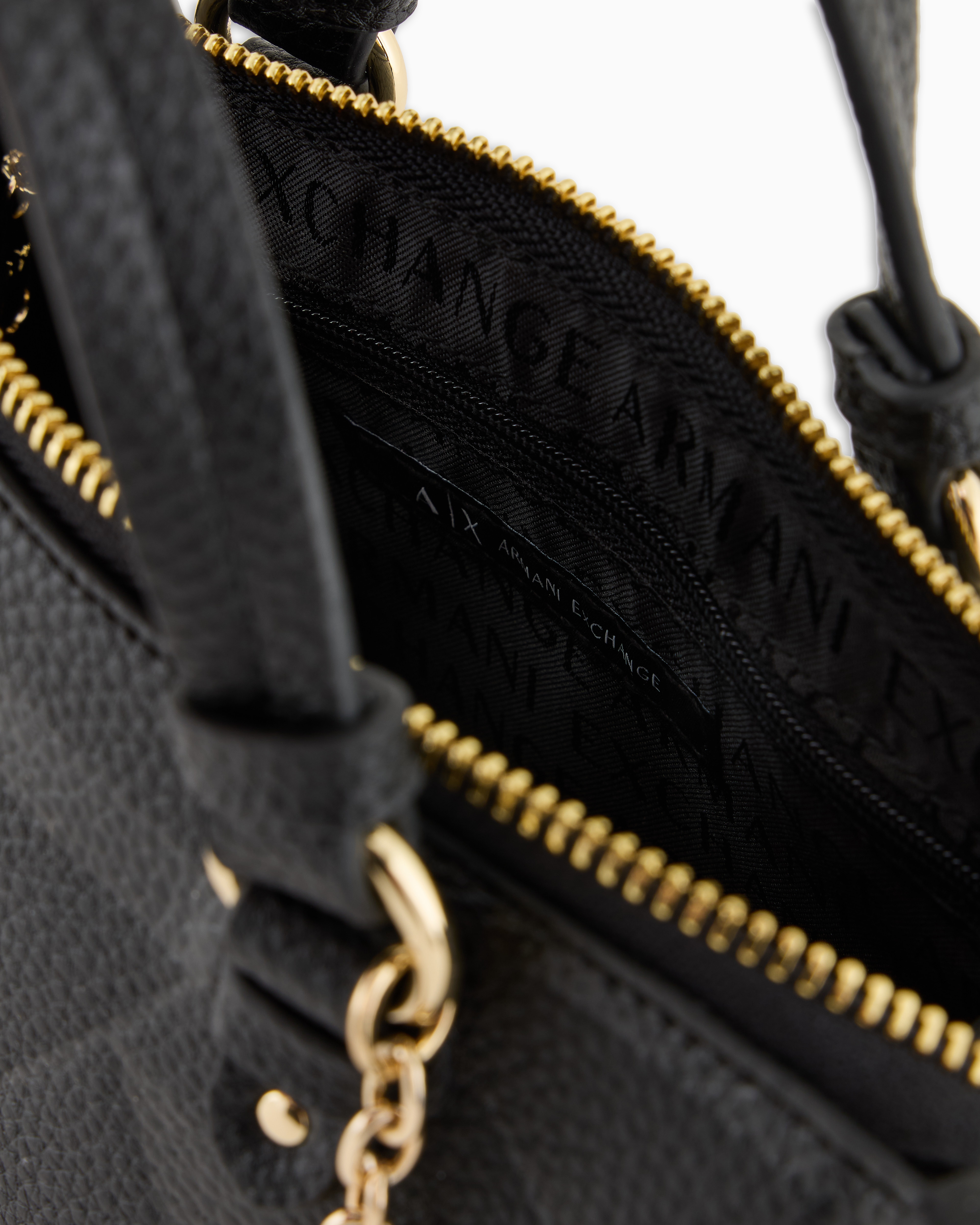 オールオーバーマキシロゴ スモールハンドバッグ | Armani Exchange