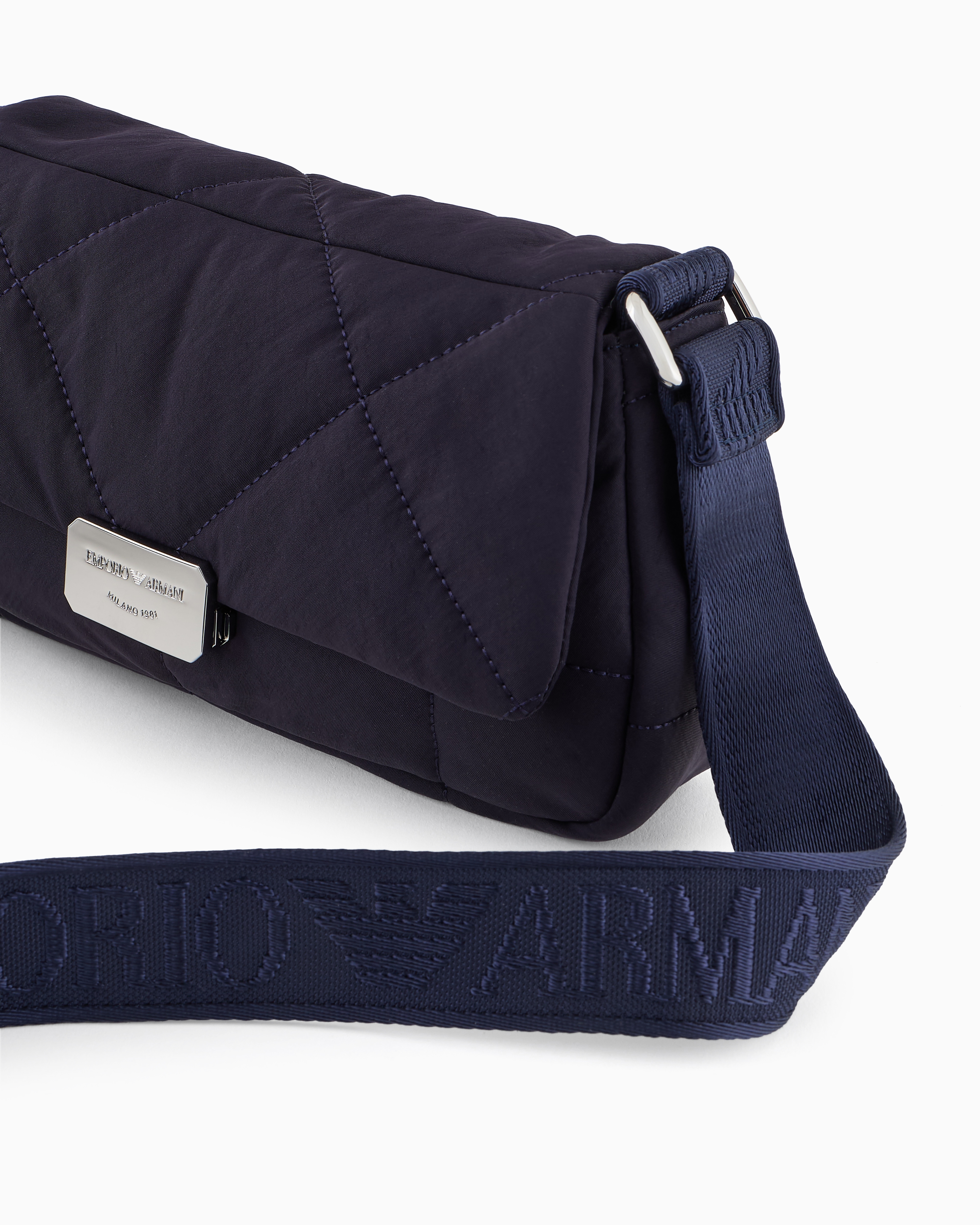 【美品 未使用】 EMPORIO ARMANI ショルダーバッグ EMPORIO ARMANI ショルダーバッグ バッグ 「エンポリオ