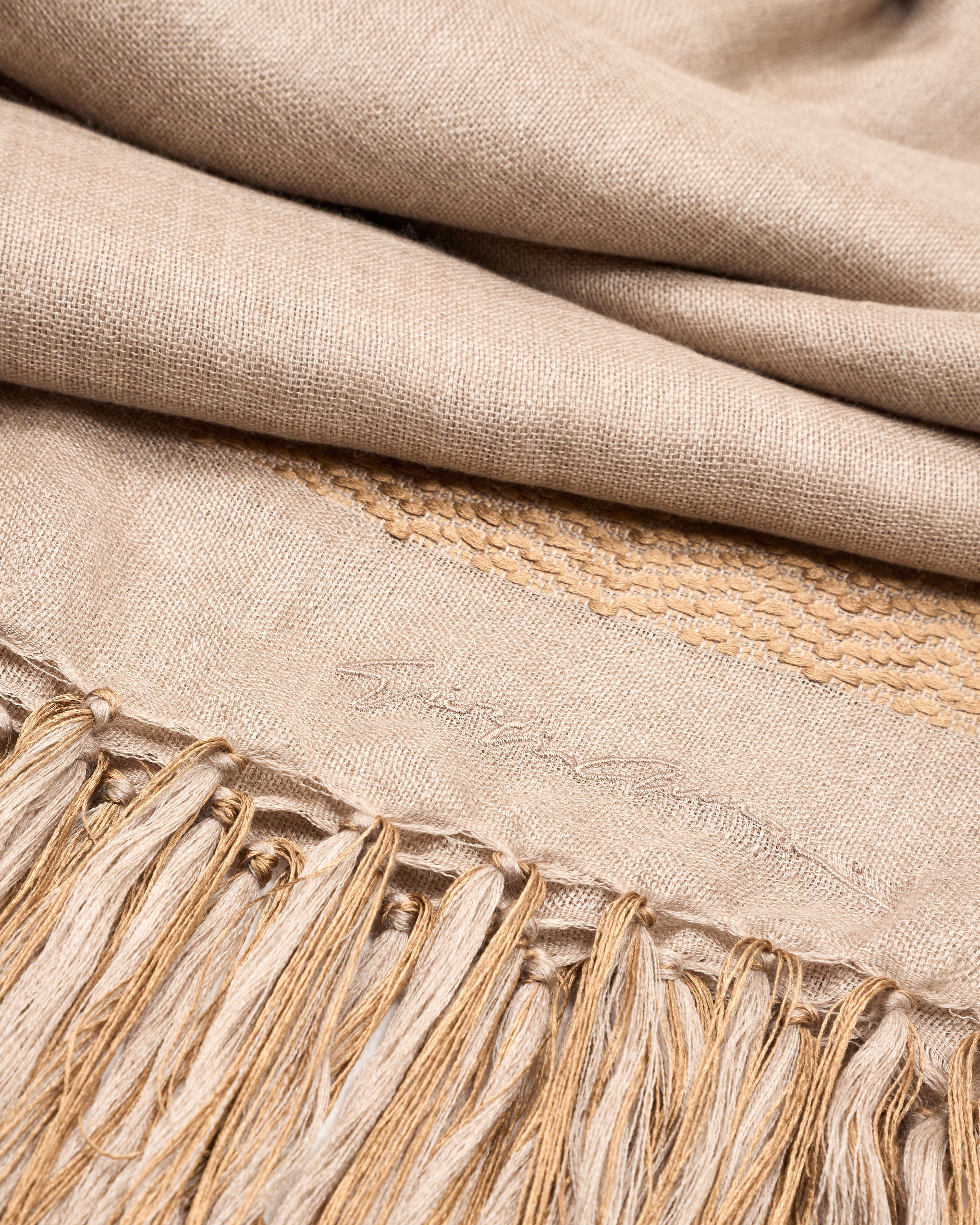 Women's Scarves and Foulards | Giorgio Armani
