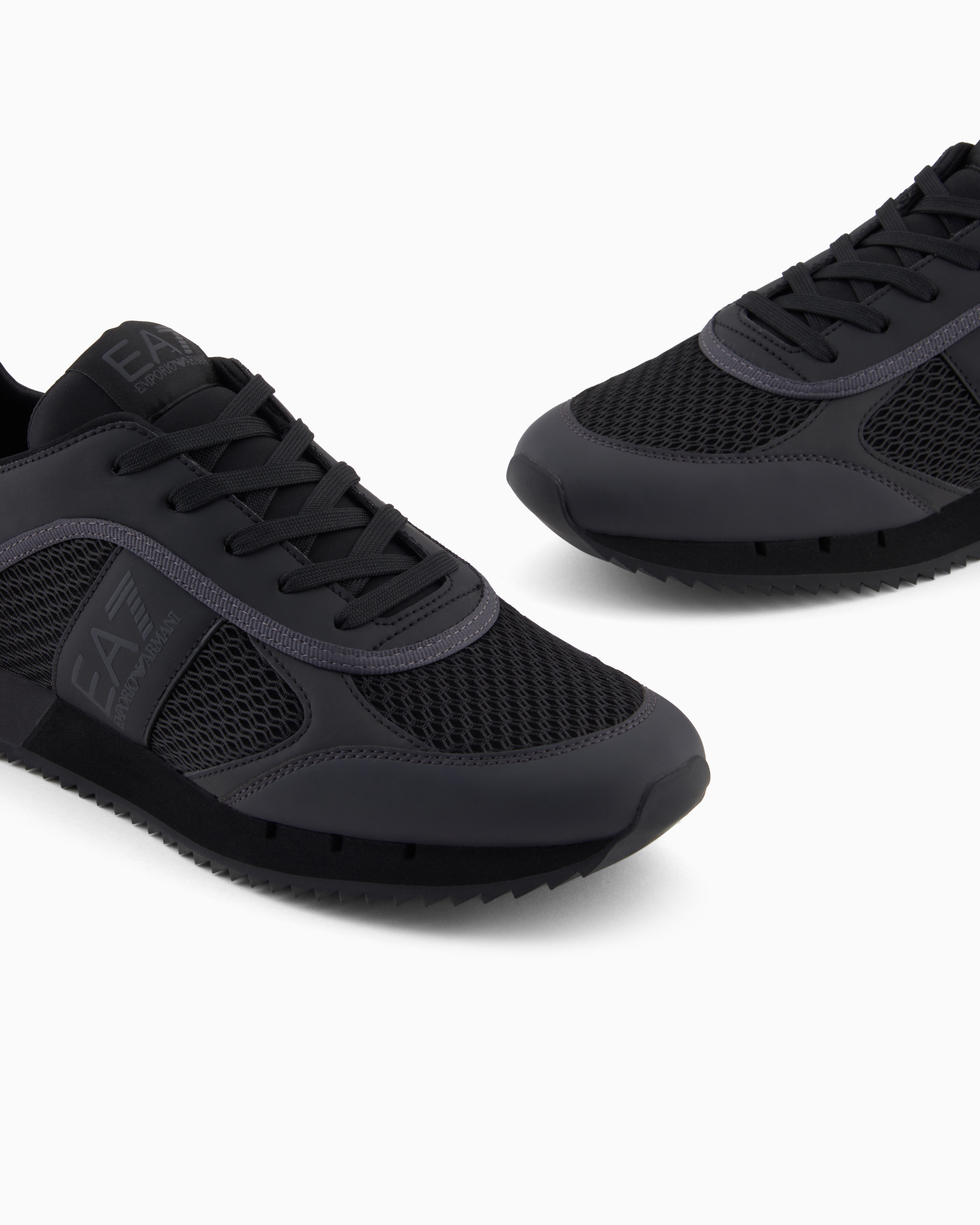 Ea7 Sneakers Noires Et Blanches Laces In Black