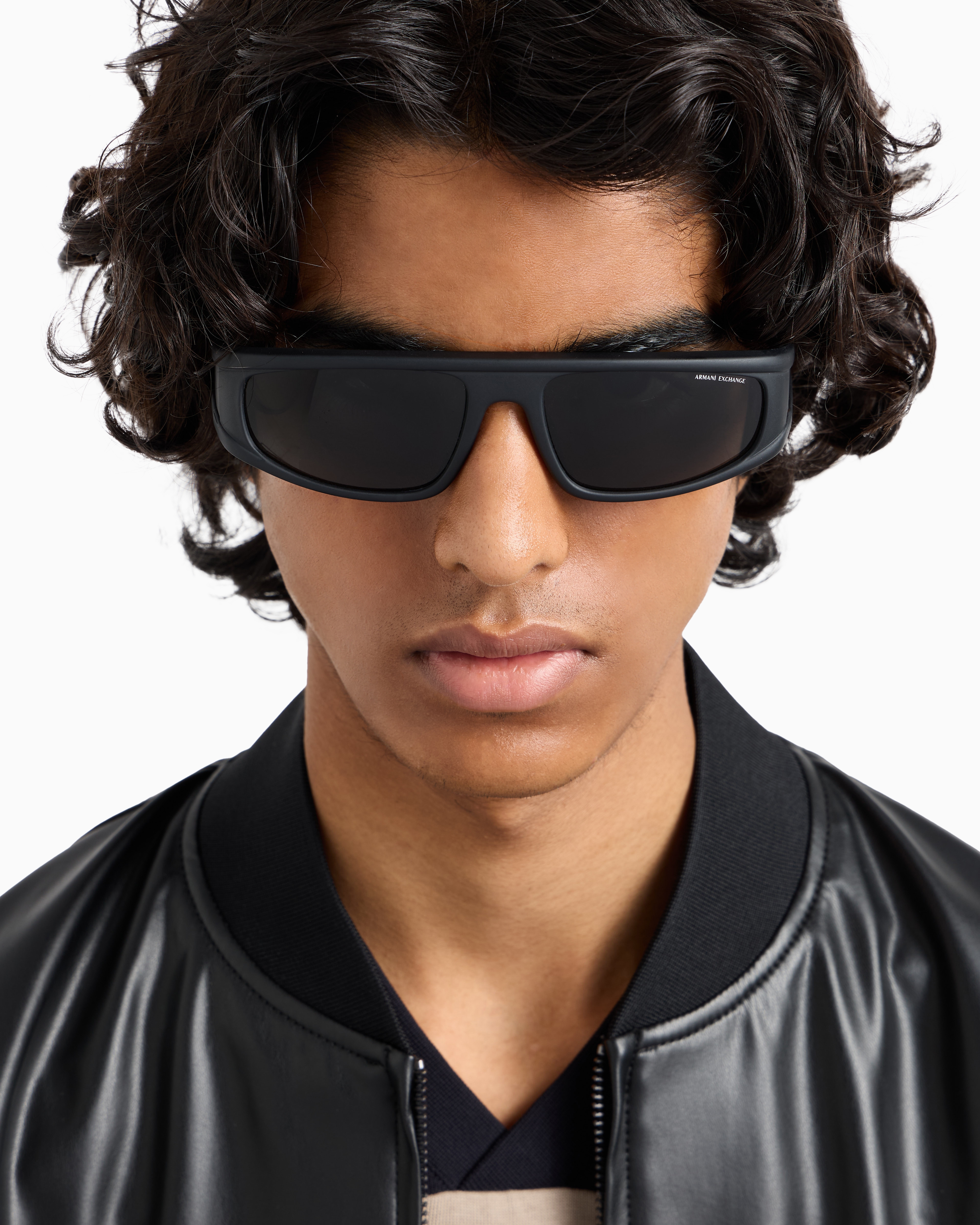Armani Exchange ブラック サングラス AX4159SUL_NLP_838487L_D_SS2025.jpg
