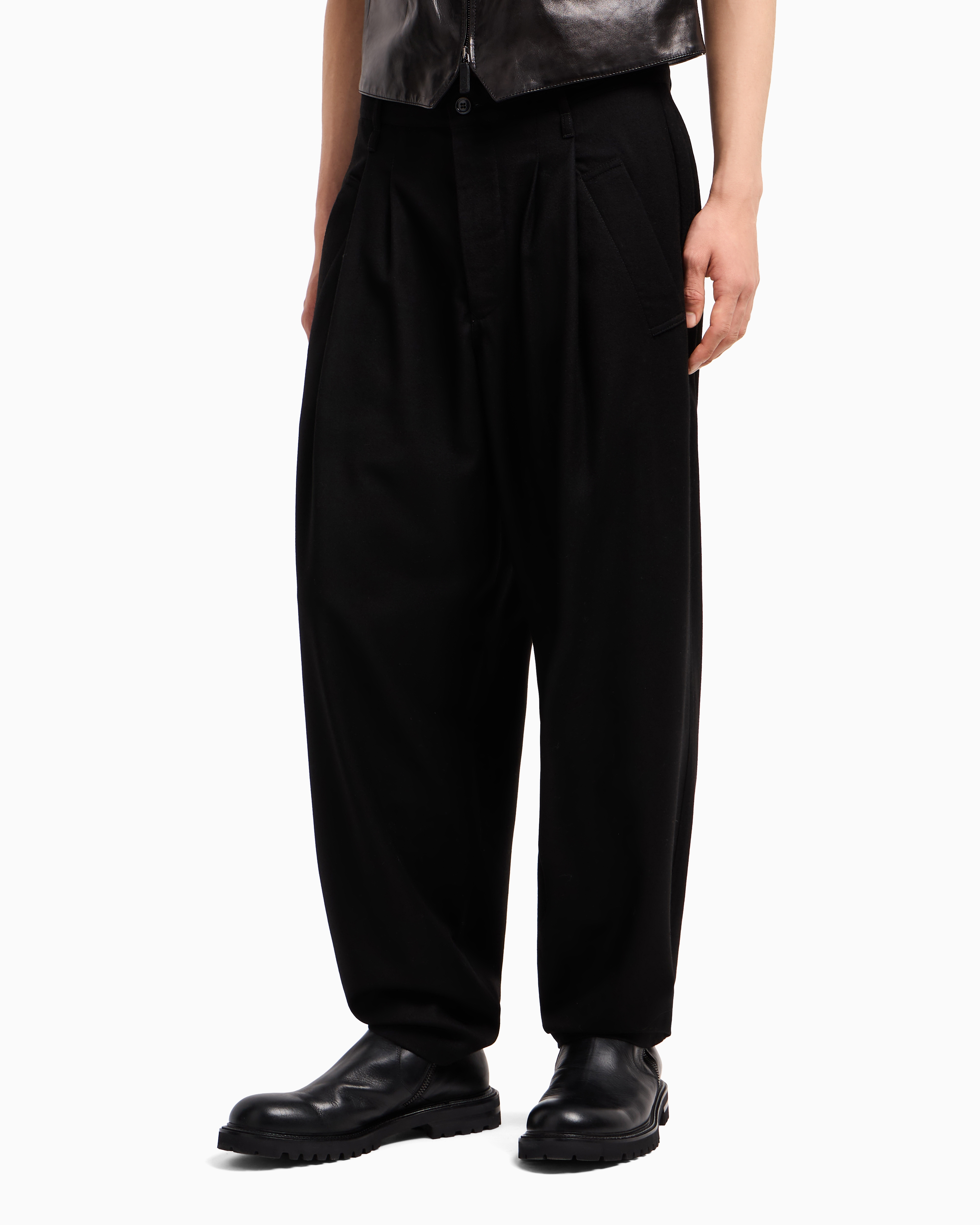 Giorgio Armani Single-pleat Lightweight Wool Cloth Trousers In Black