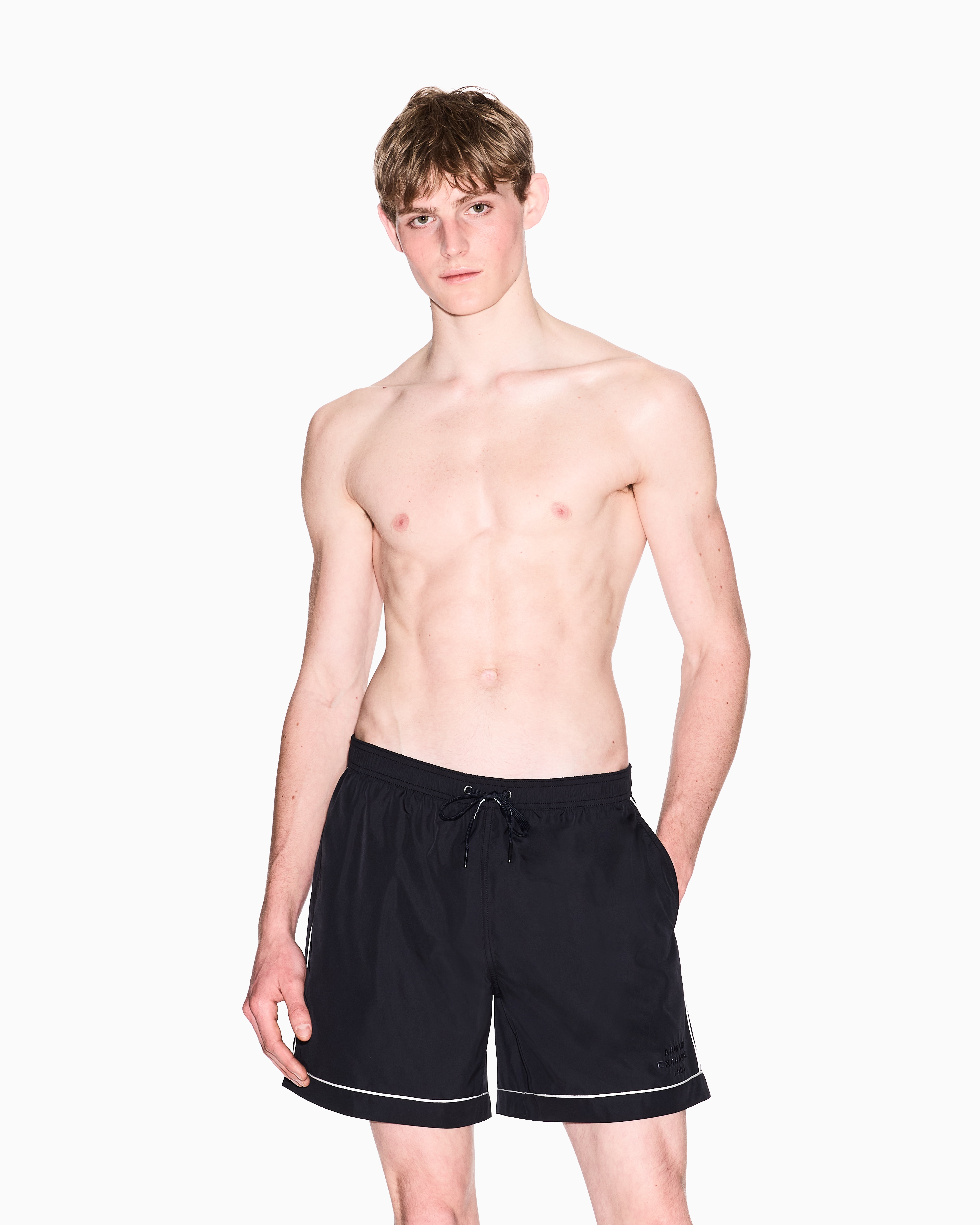 [EMPORIO ARMANI UW] サイドロゴナイロンスイムショーツ Ea7 Emporio Armani メンズ スイムショーツ通販 - FARFETCH