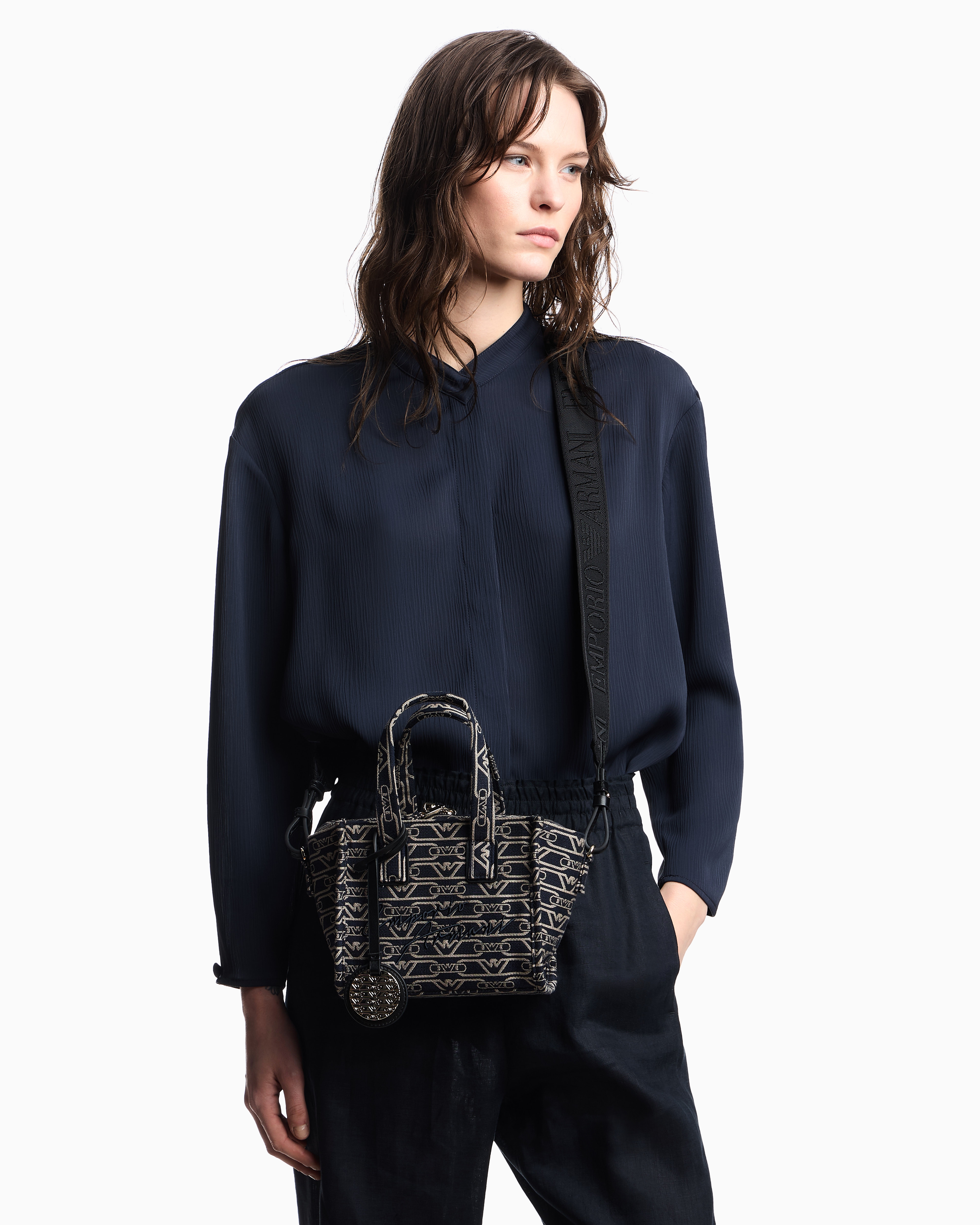 オンオフ可能・即日発送 ★EMPORIO ARMAN★ ハンド バッグ EMPORIO ARMANI ブラックハンドバッグ