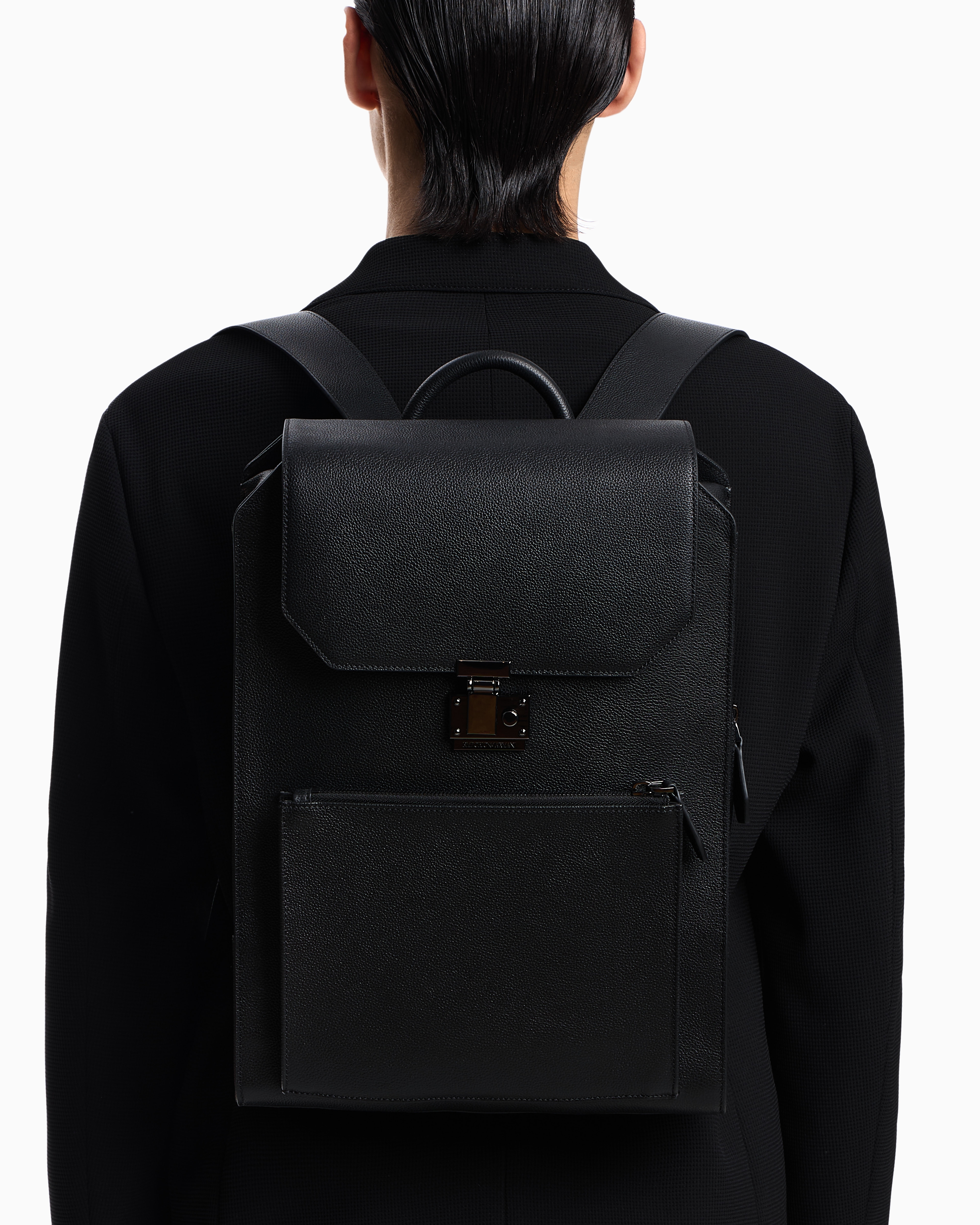 GIORGIO ARMANI タンブルレザー メッセンジャーバッグ ブラック GIORGIO ARMANI タンブルレザー メッセンジャーバッグ ブラック