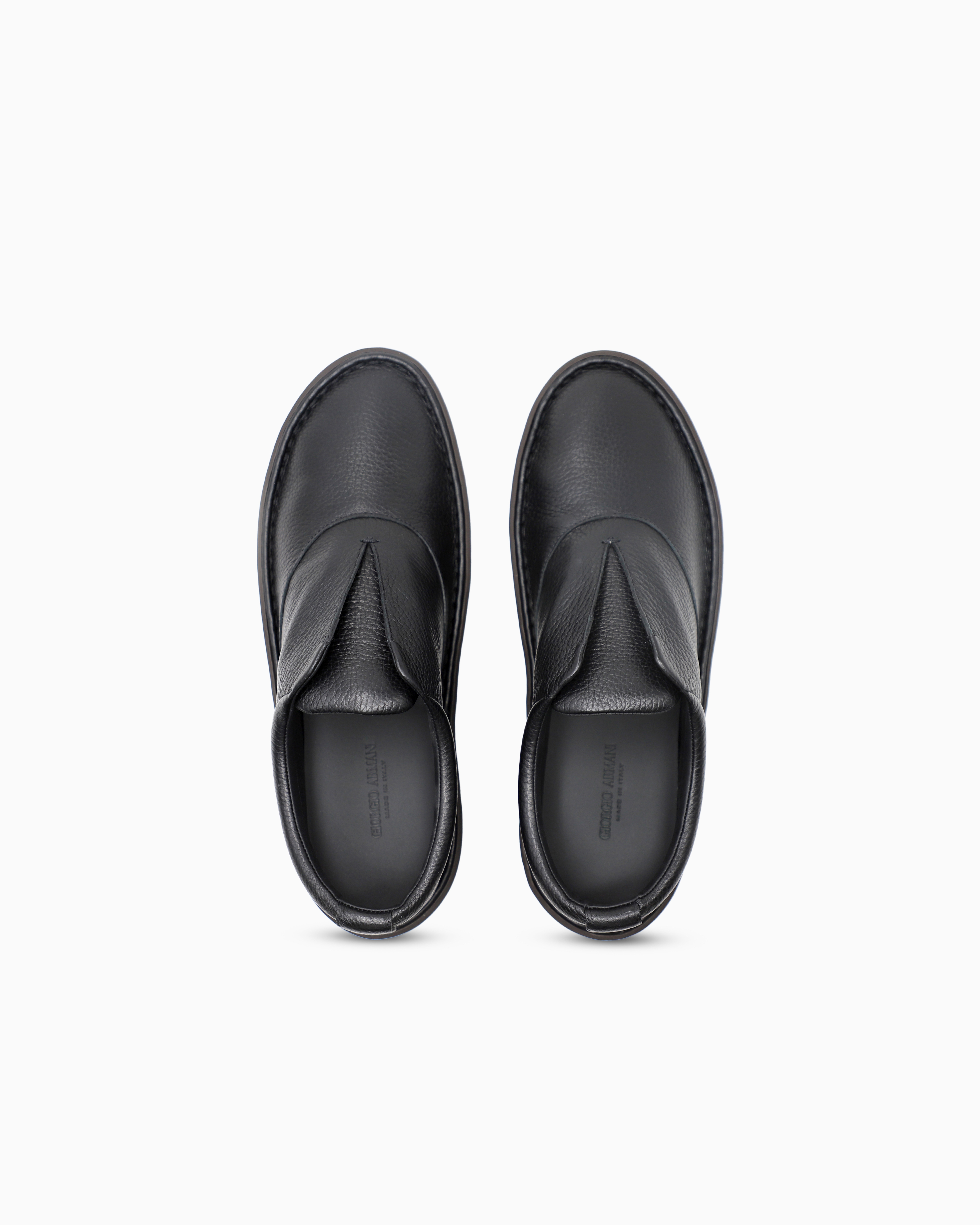 Giorgio Armani Chaussures À Enfiler En Cuir De Cerf In Black