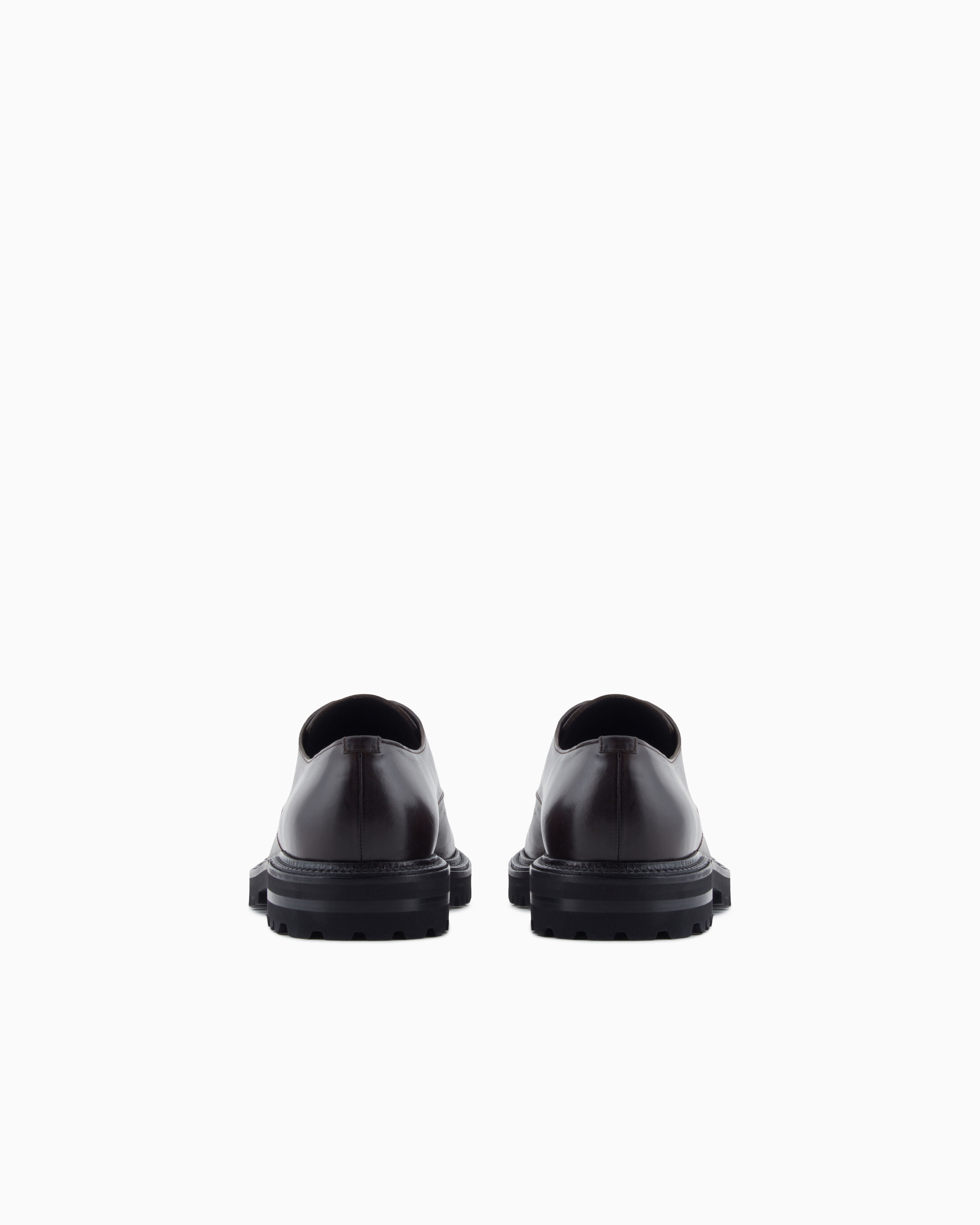 Giorgio Armani♡オープントゥハイヒール 黒とベージュ 彫刻的なヘアが席巻 「アルマーニ」「フェンディ」など2023-24年