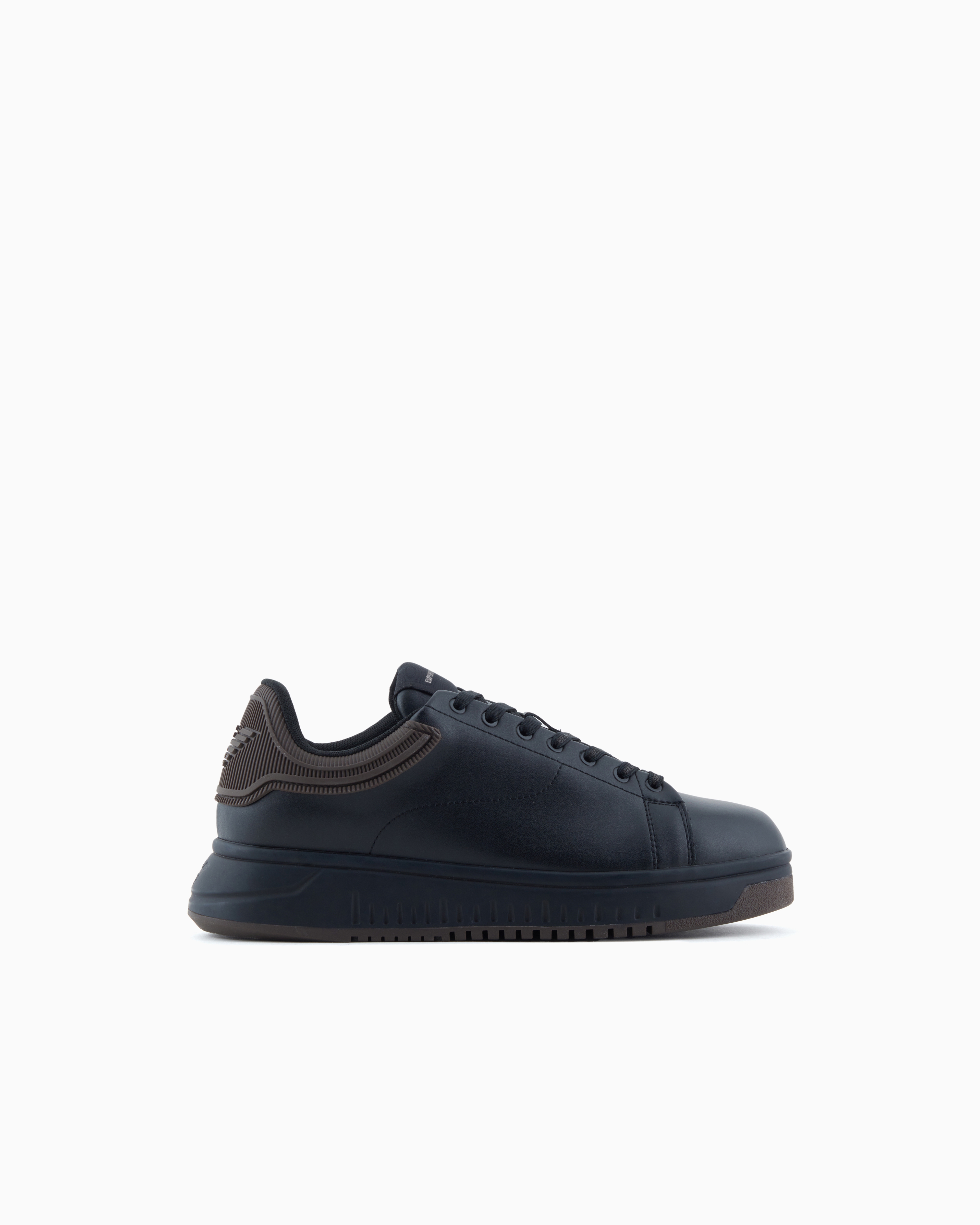 Emporio Armani Sneakers En Cuir Avec Arrière En Caoutchouc Et Semelle Crantée