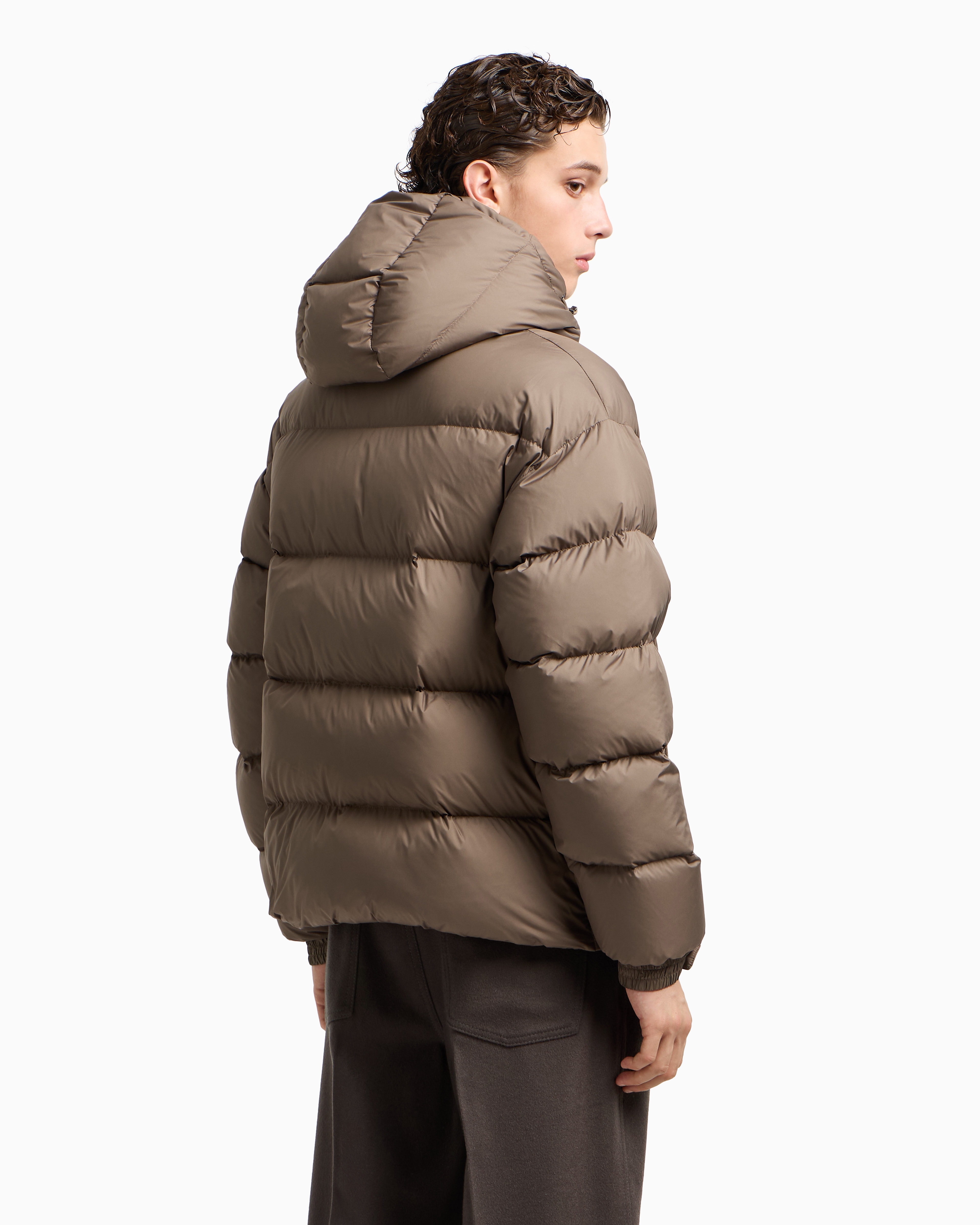 EM003050_AF18231_U6189_R_FW202