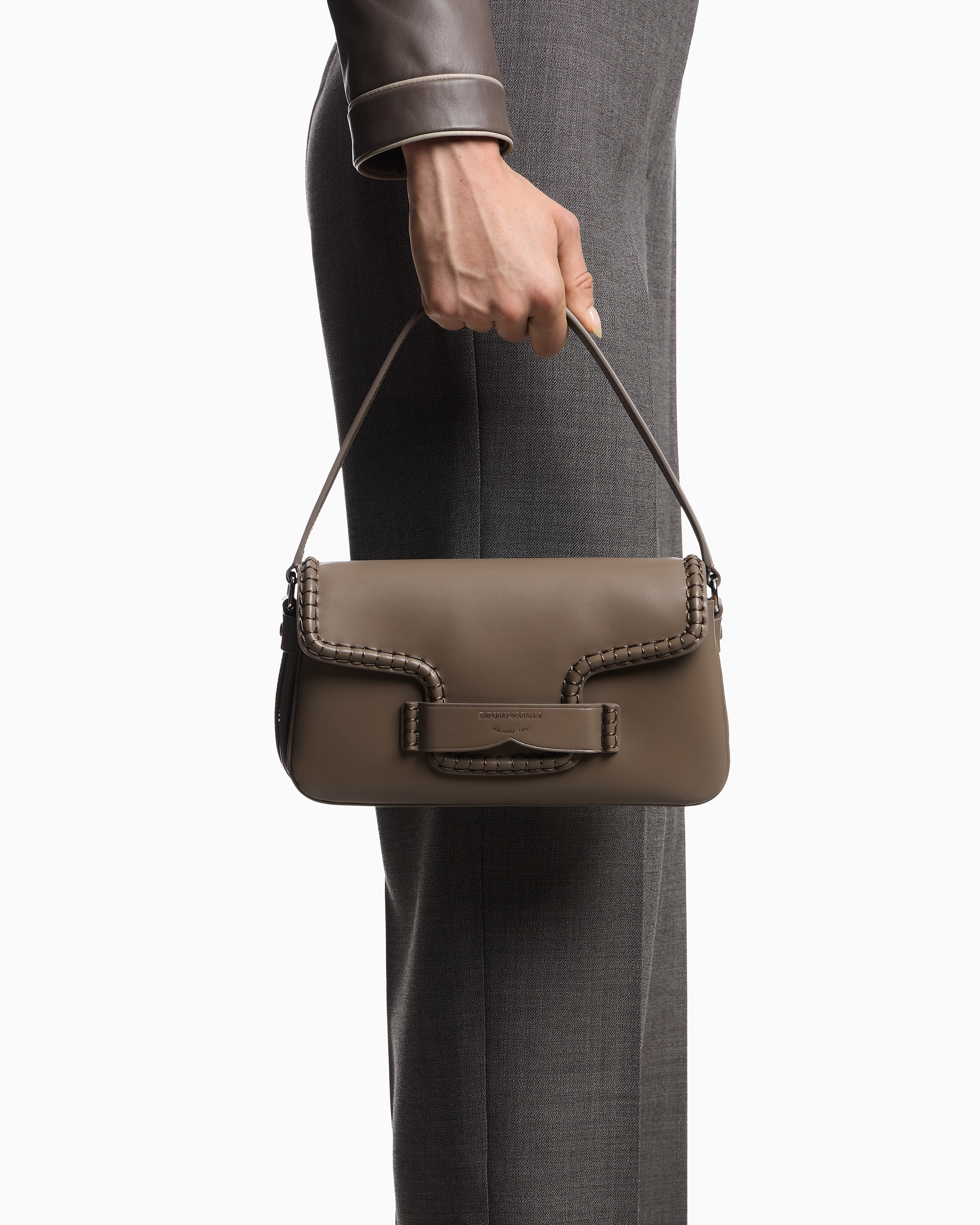 ショルダーバッグ バックル付き | Emporio Armani