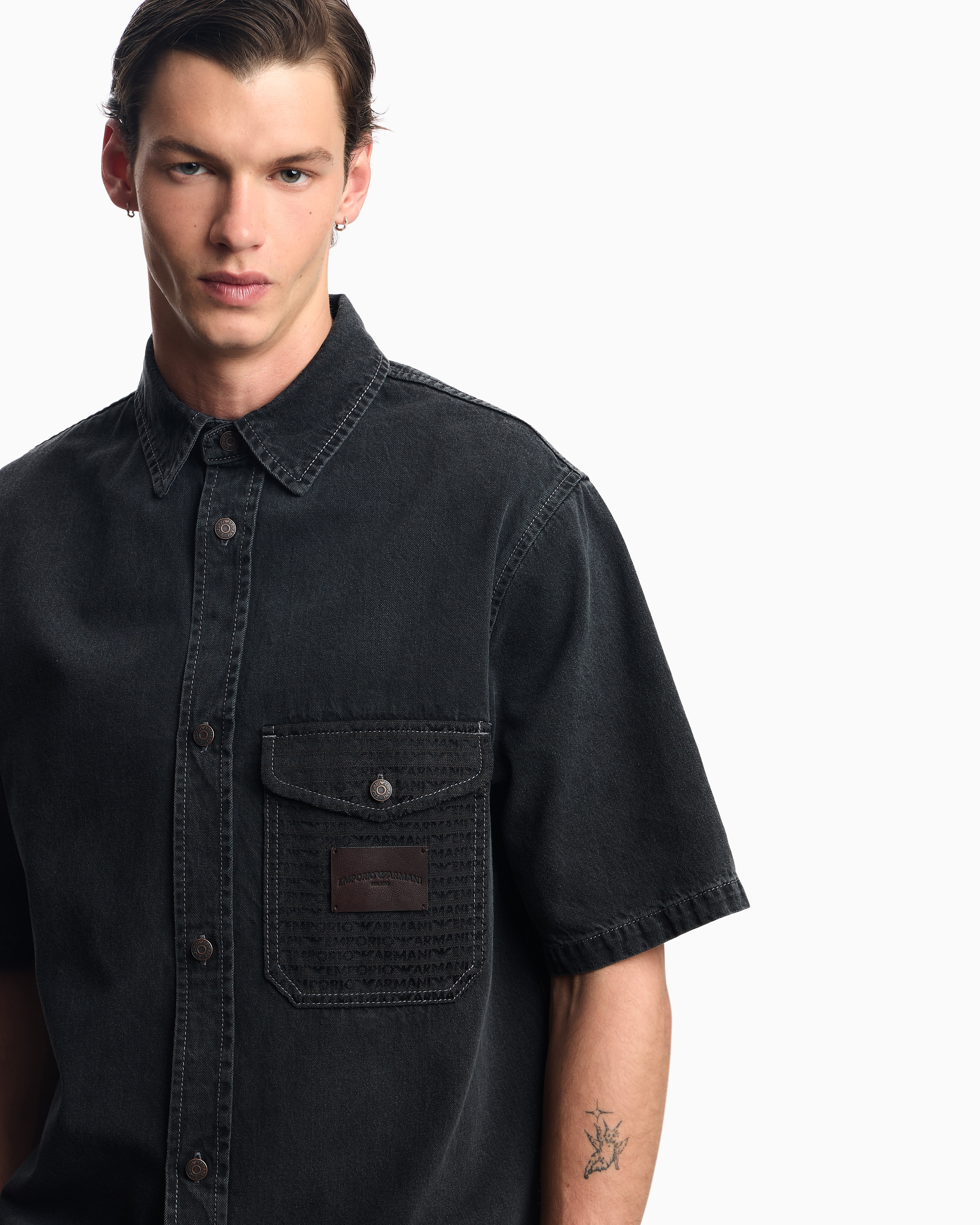 新品・未使用　EMPORIO ARMANI ライトブルー 半袖シャツ ARMANI COLLEZIONI アルマーニ ボタン シャツ 長袖 メンズ 白
