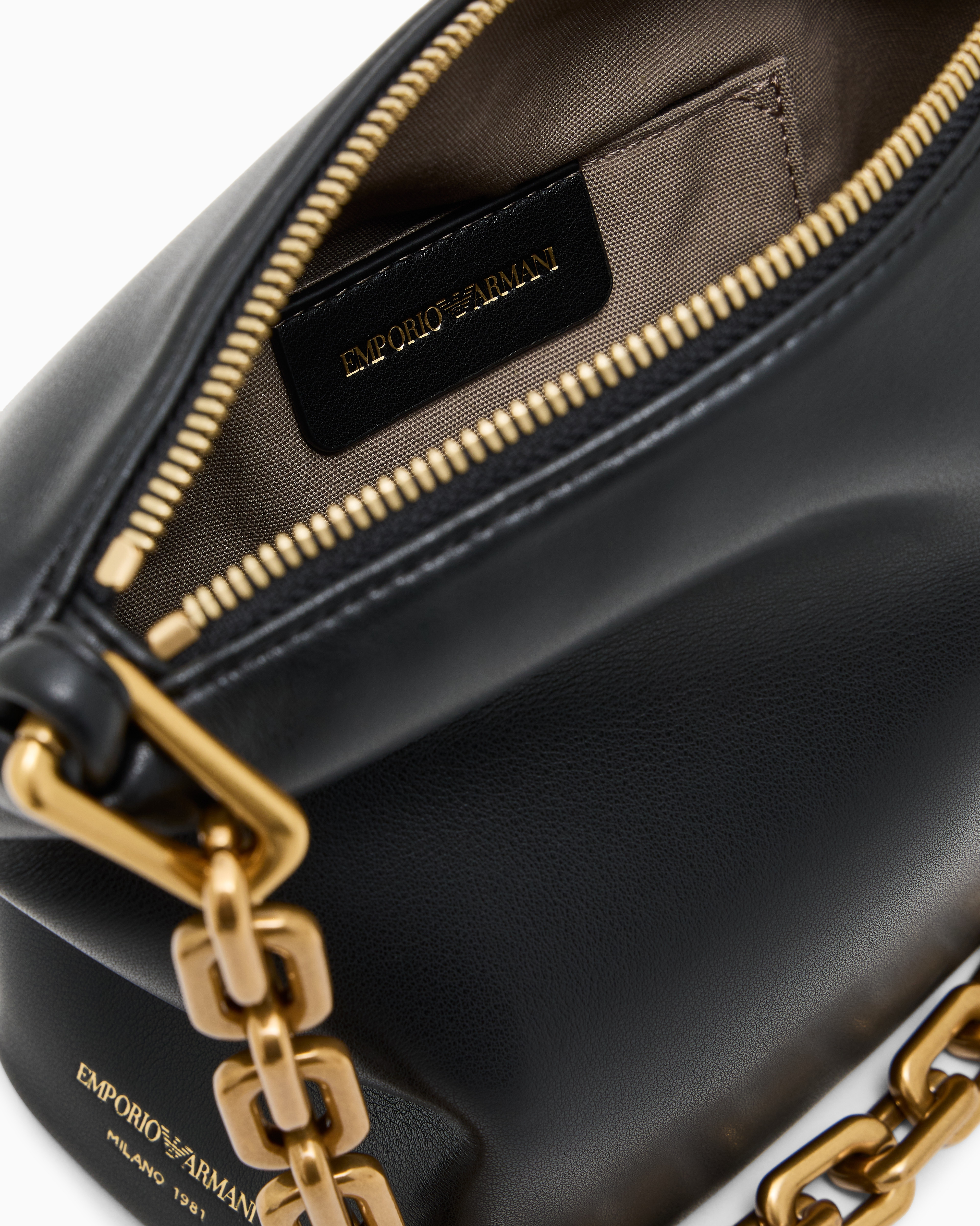 *EMPORIO ARMANI*プラスチック ホーボーバッグ 3色展開 3万円台の新作バッグ！エンポリオ アルマーニのGUMMYに大注目