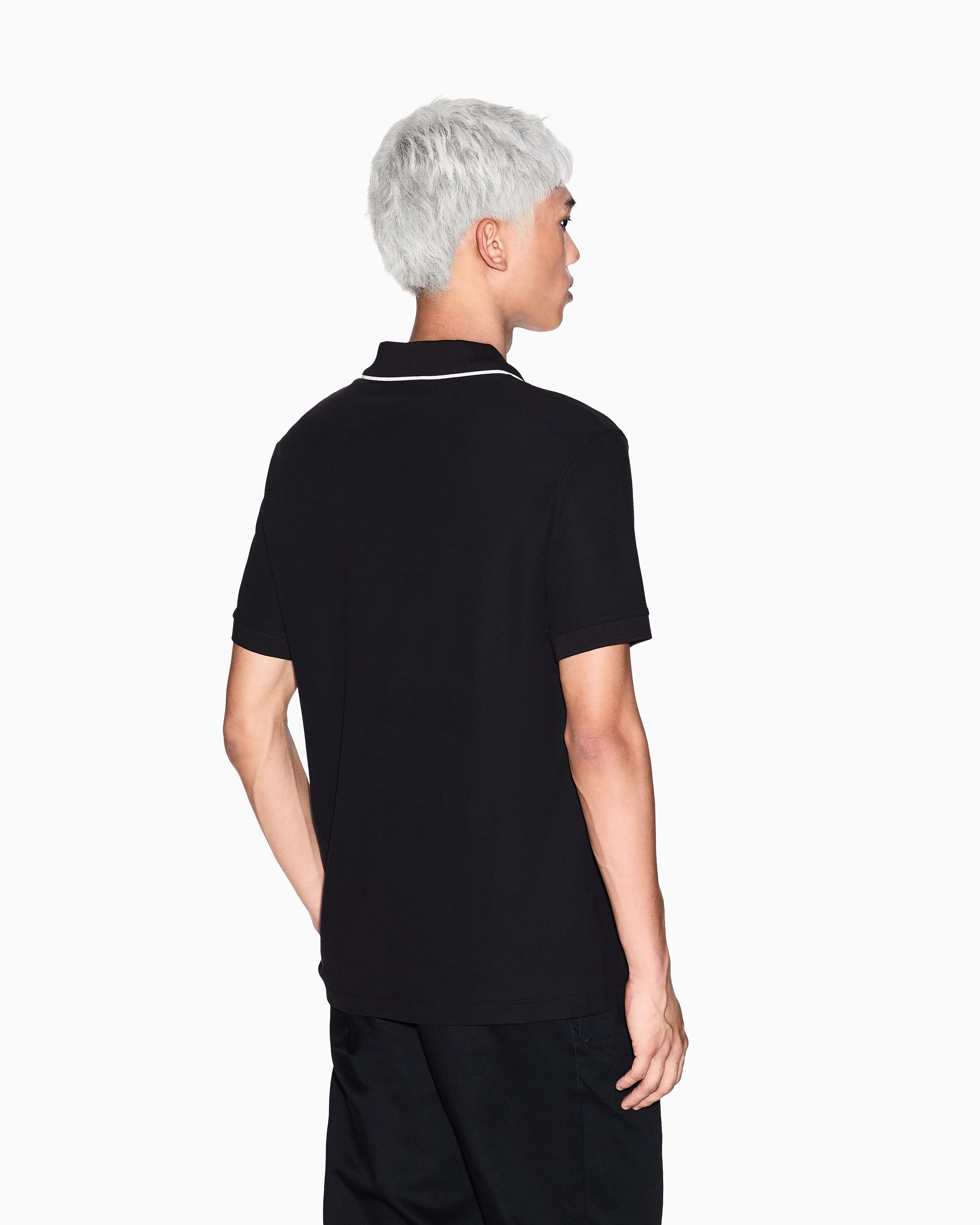 Polo shirt with contrasting profiles