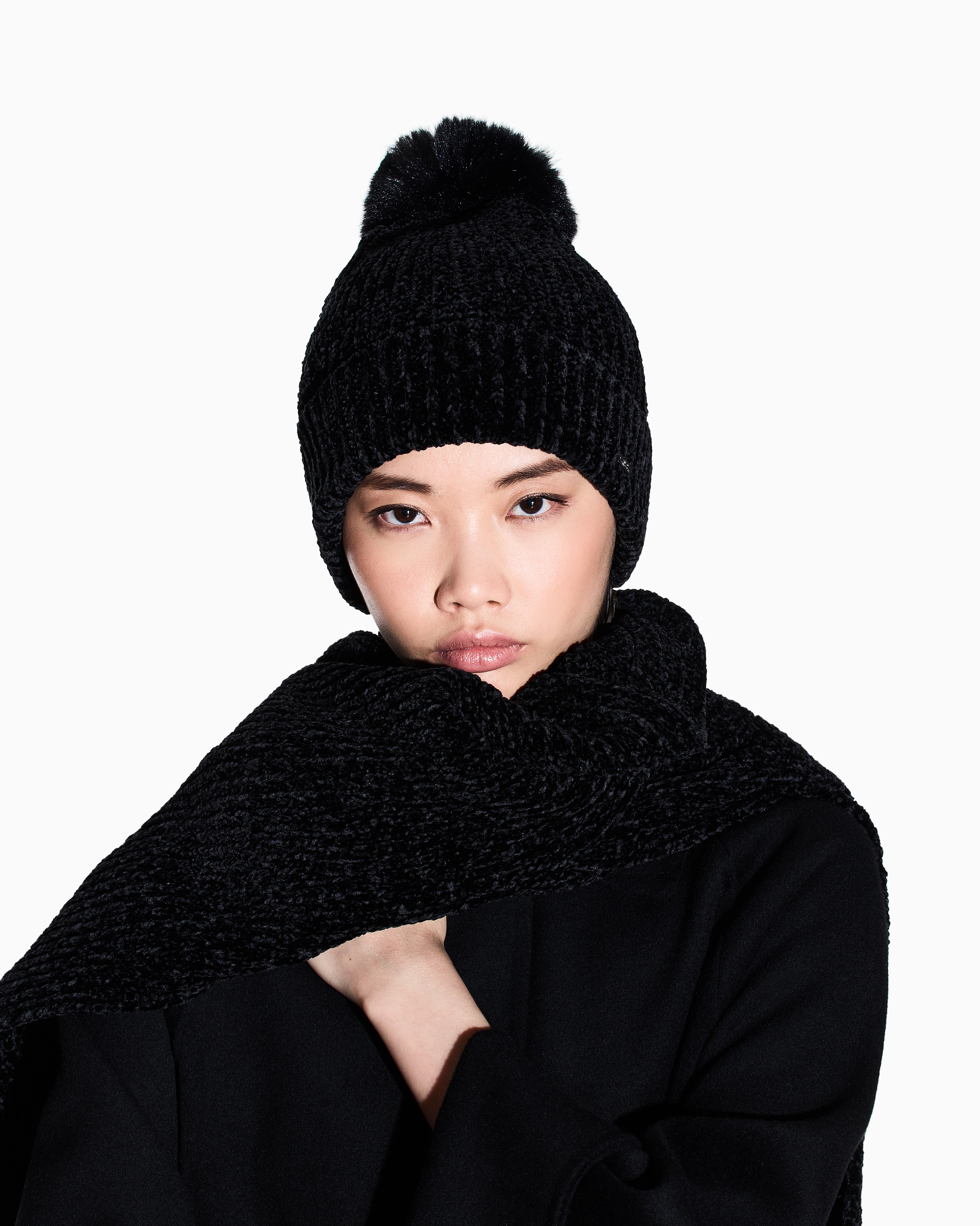 BLACK KNITTED FAUX FUR POM BEANIE