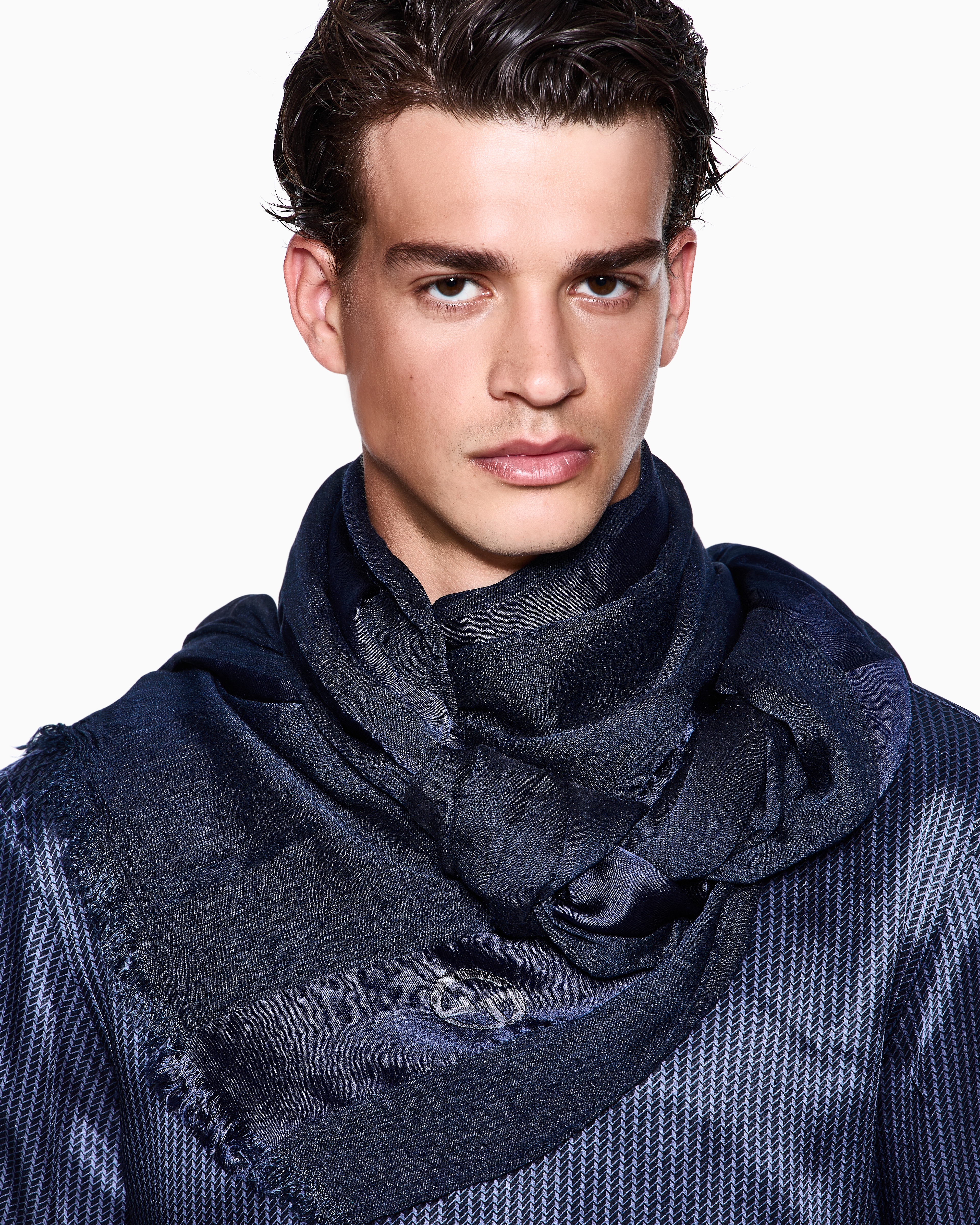 【新品】Giorgio Armani 幾何学模様　100%シルクストール ストール シルク／ビスコース | Giorgio Armani