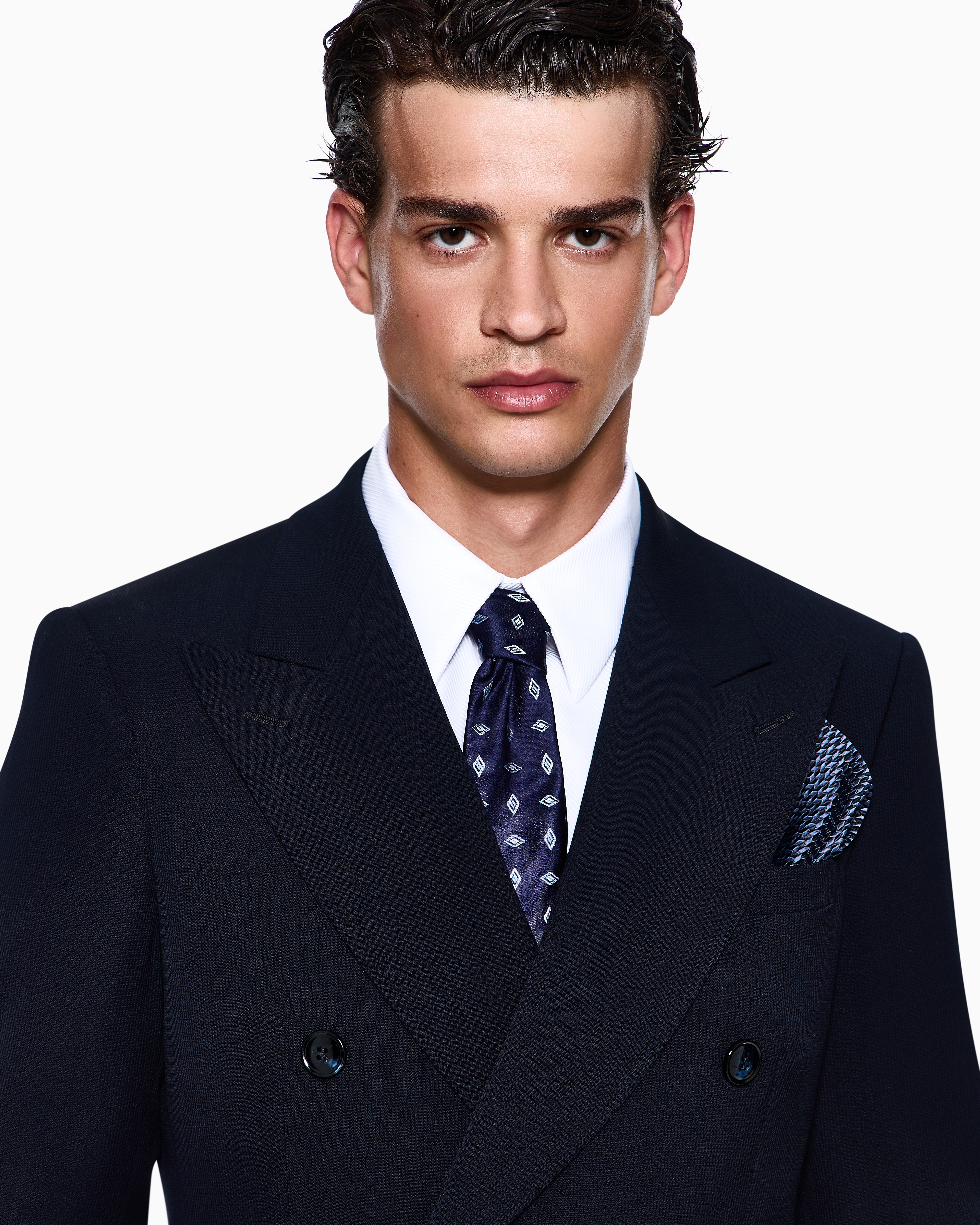 美品 EMPORIO ARMANI ヘリンボーン ソリッドタイ ネクタイ 紺 美品 EMPORIO ARMANI ヘリンボーン ソリッドタイ ネクタイ 紺