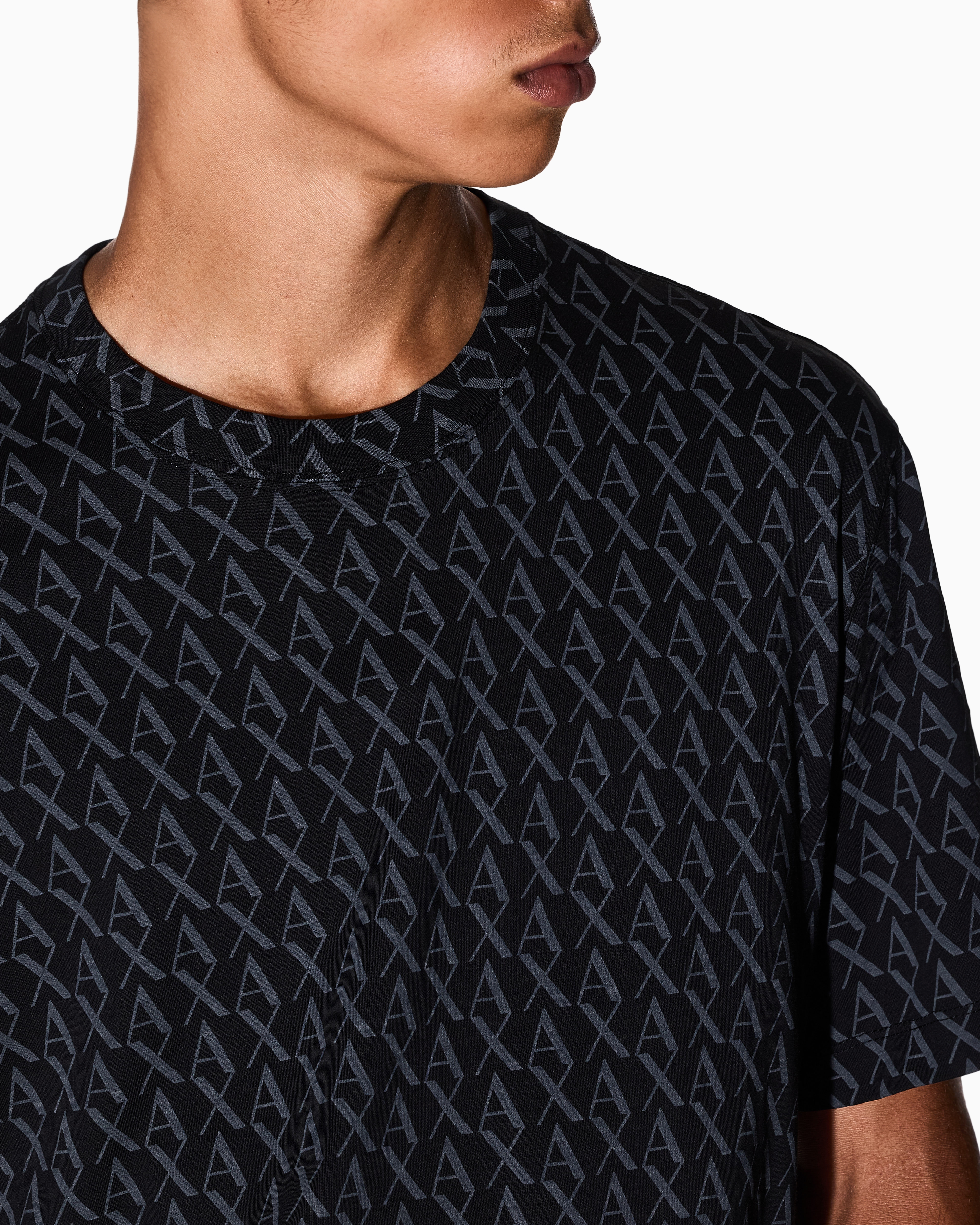 Tシャツ・カットソー ARMANI EXCHANGE Men T-shirt Black XM001228AF10356 FC026 undefined