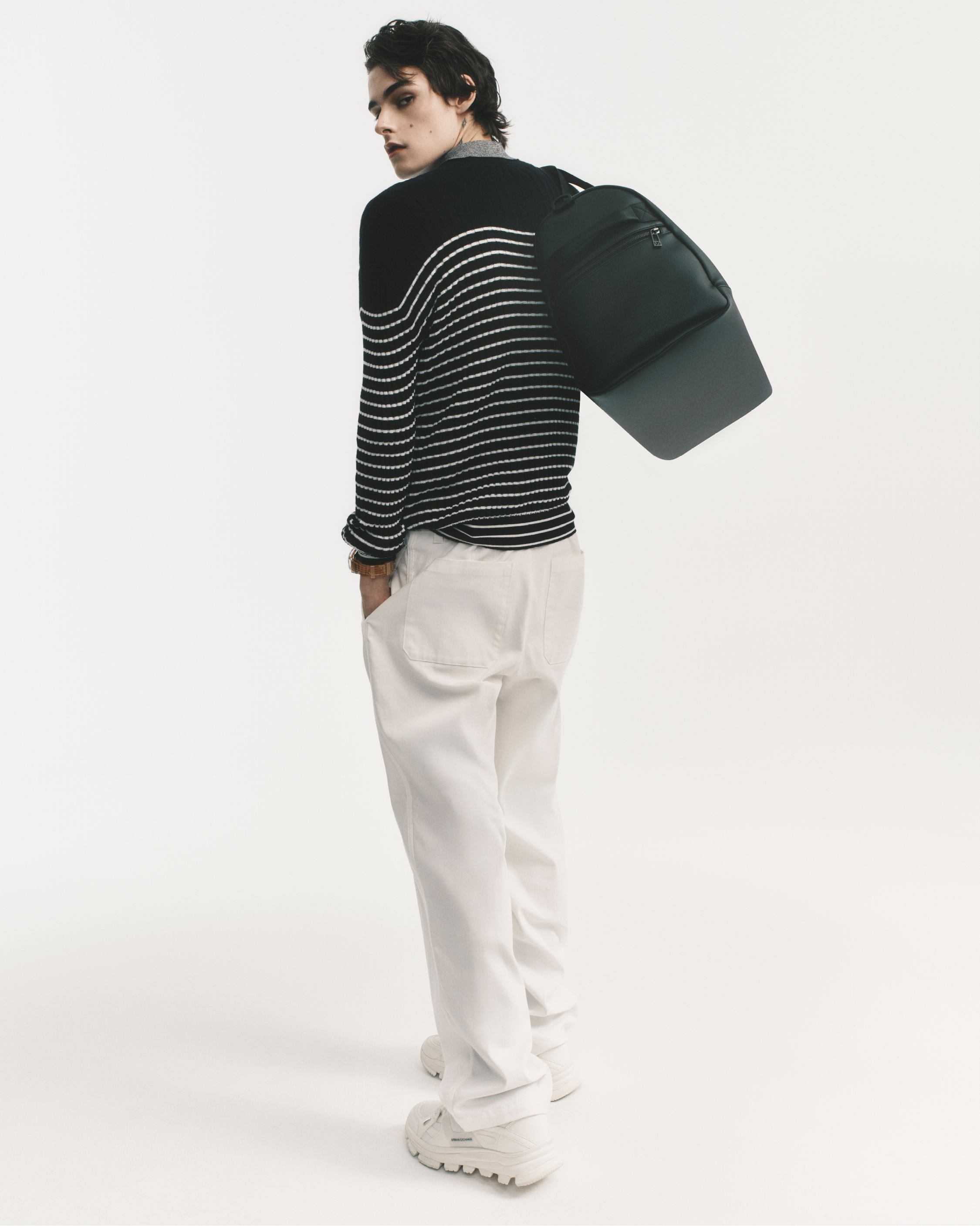 エンポリアルマーニー　難あります 使い勝手の良い エンポリオアルマーニEMPORIO ARMANI ロゴレザー