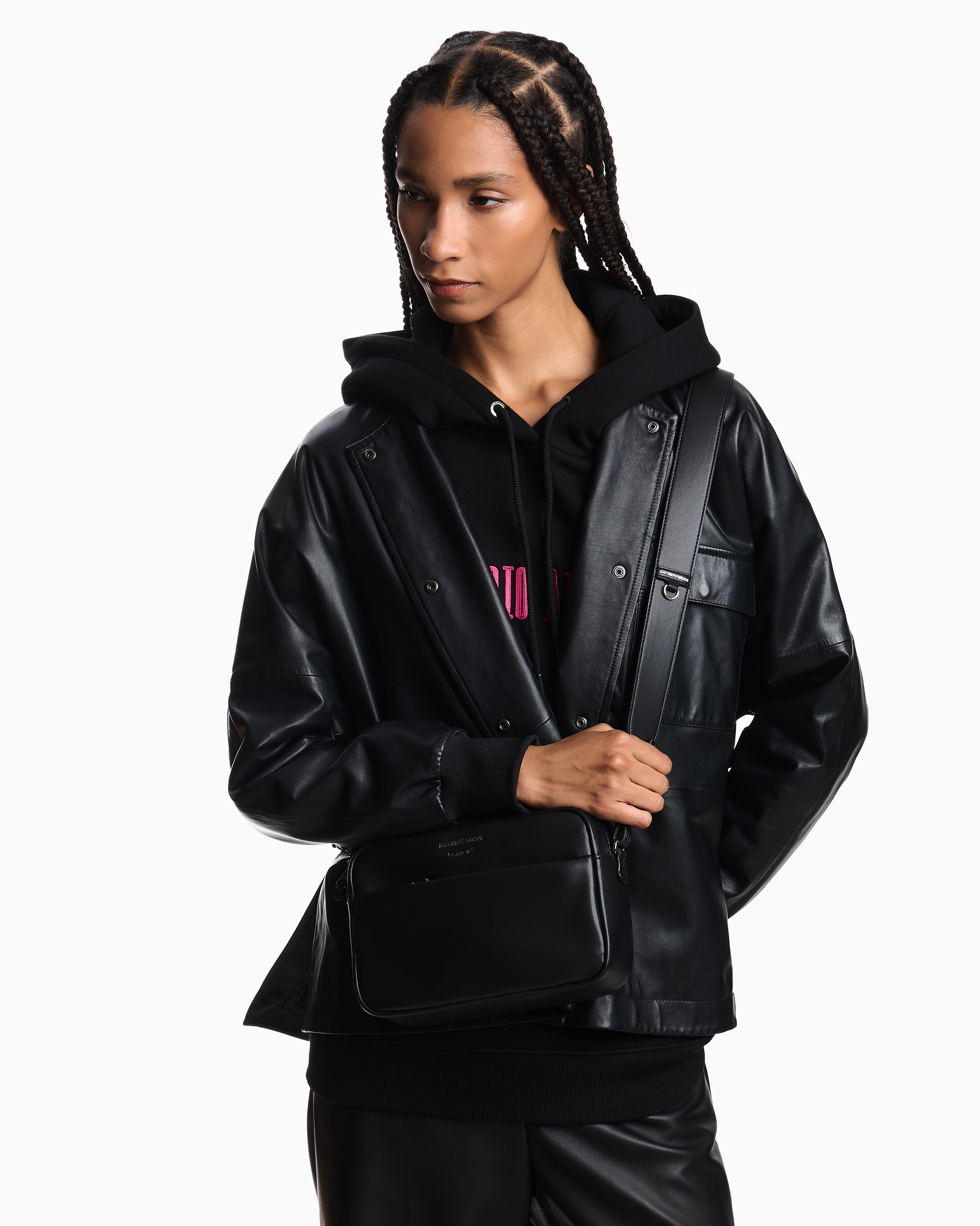 カメラケース レザー ショルダーストラップ付き | Emporio Armani