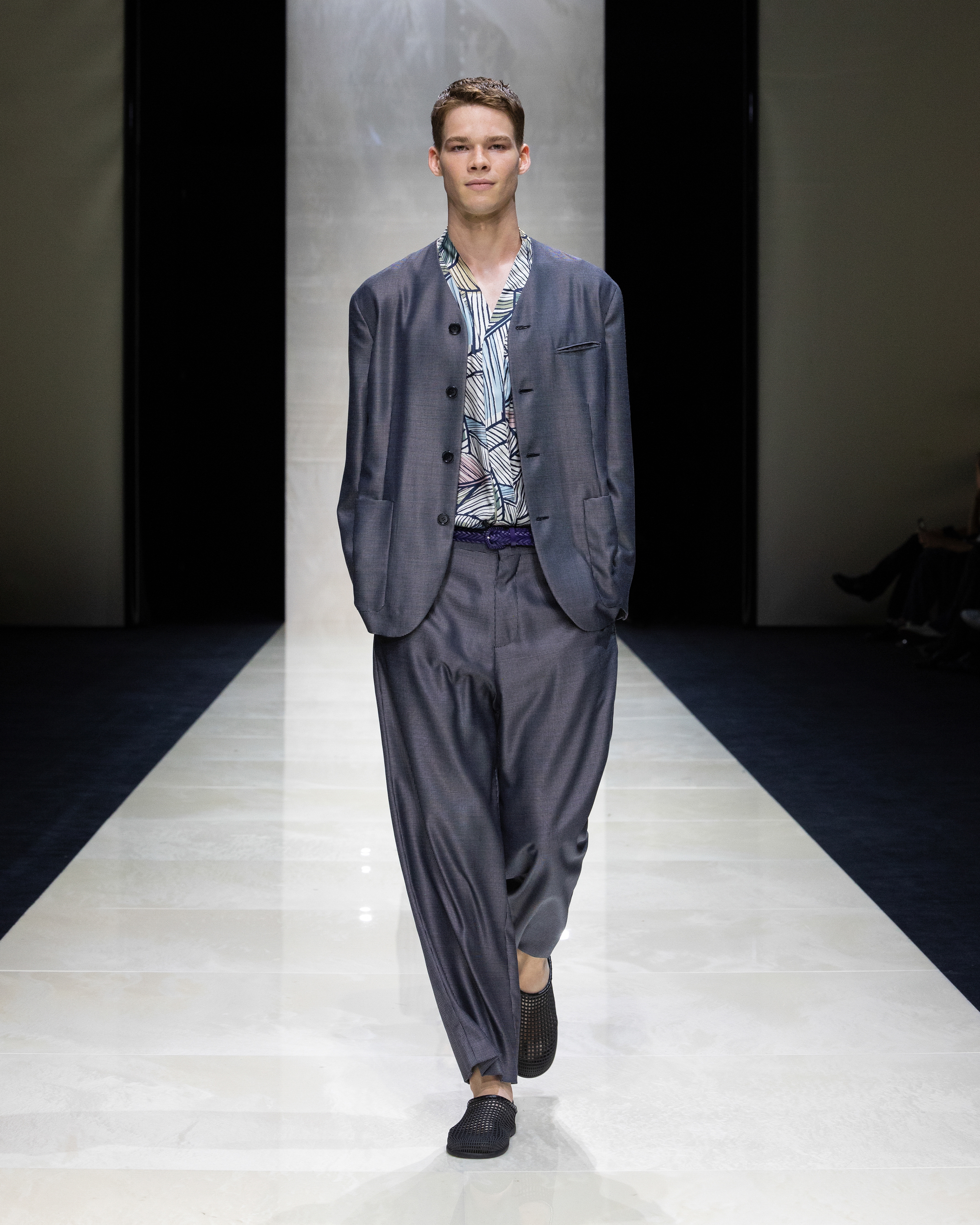 ARMANI COLLEZIONI ゴールドベージュ半袖シャツ　シルク　上品 GM001378_TE14876_FB253_R_FW202