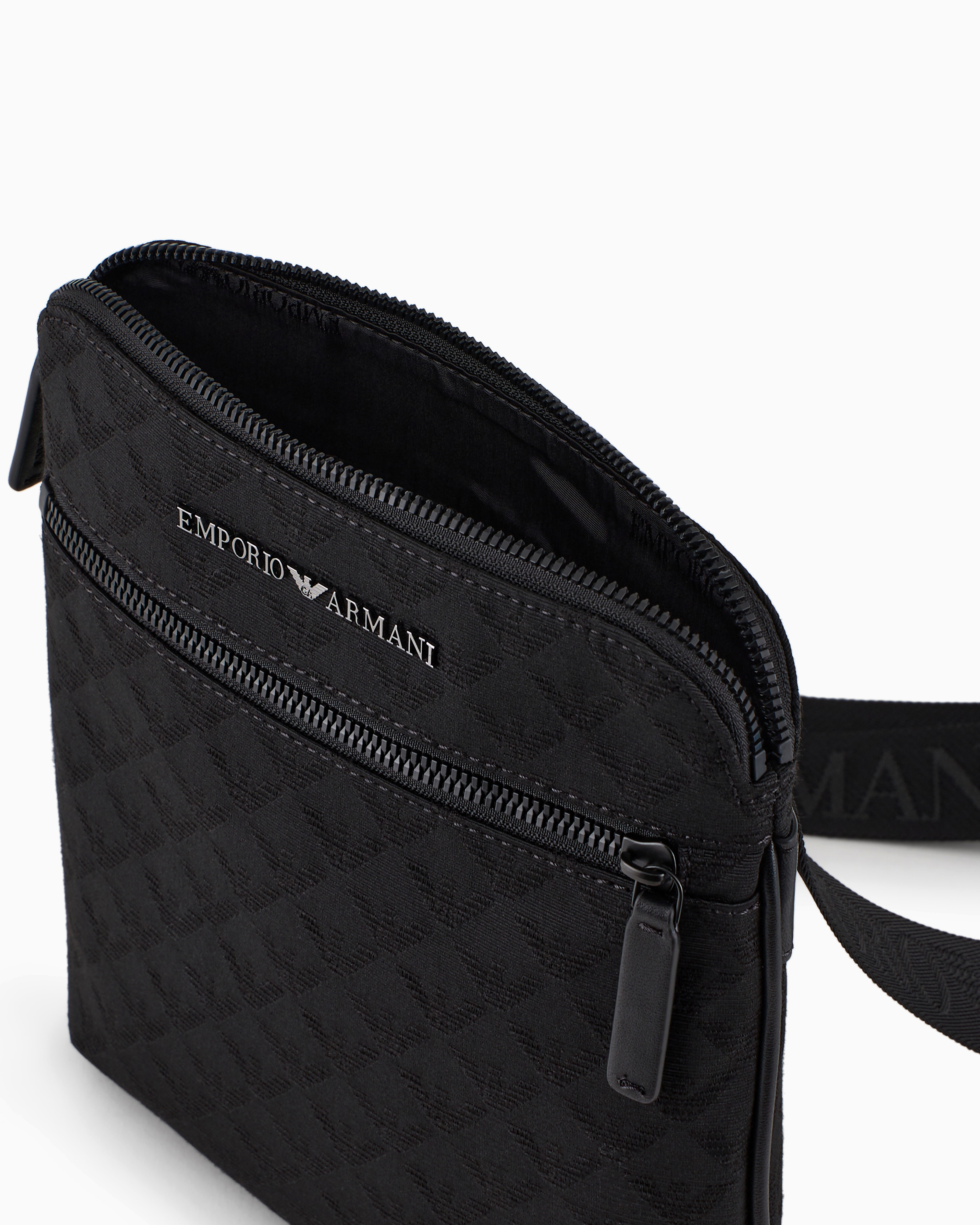 EMPORIO ARMANI バッグ Emporio Armani logo-jacquard Messenger Bag | Black | FARFETCH