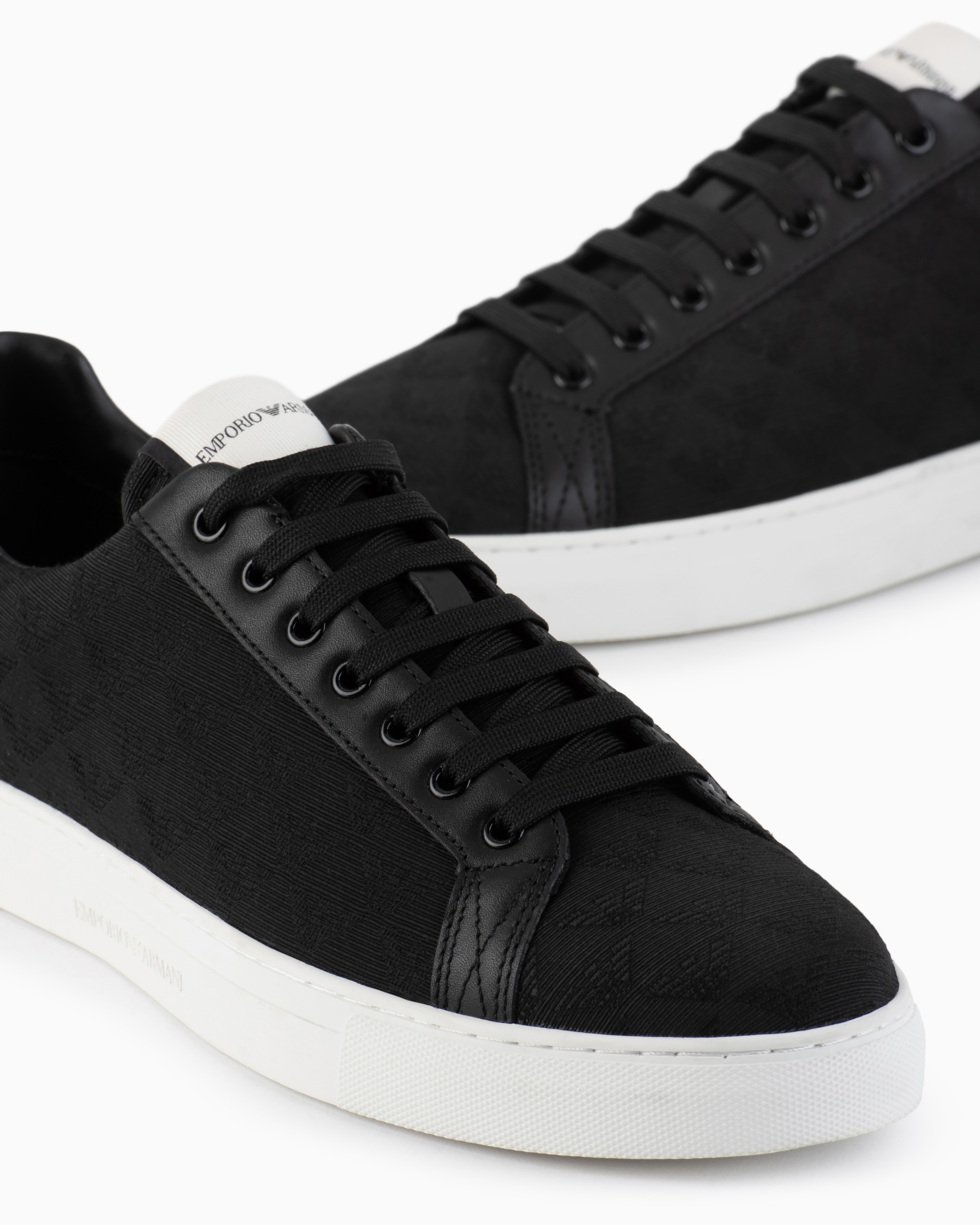Emporio Armani◆全面イーグルキャンバススニーカー 2色 ロゴ EMPORIO ARMANI EA7（エンポリオアルマーニイーエーセブン）の