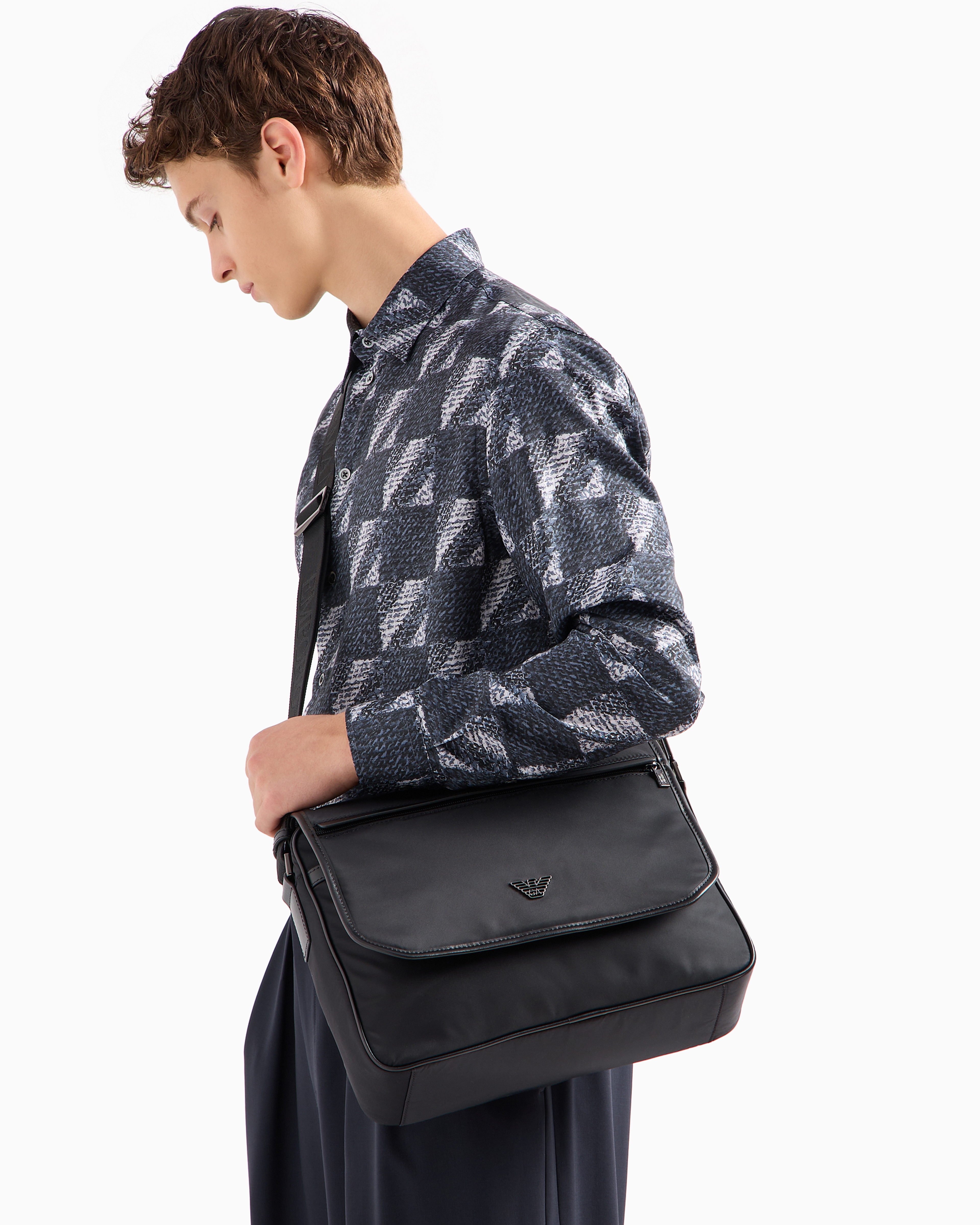 ★送関込み★ EMPORIO ARMANI シェル メッセンジャーバッグ Y4M391_Y217J_80001_G_FW2025.jpg