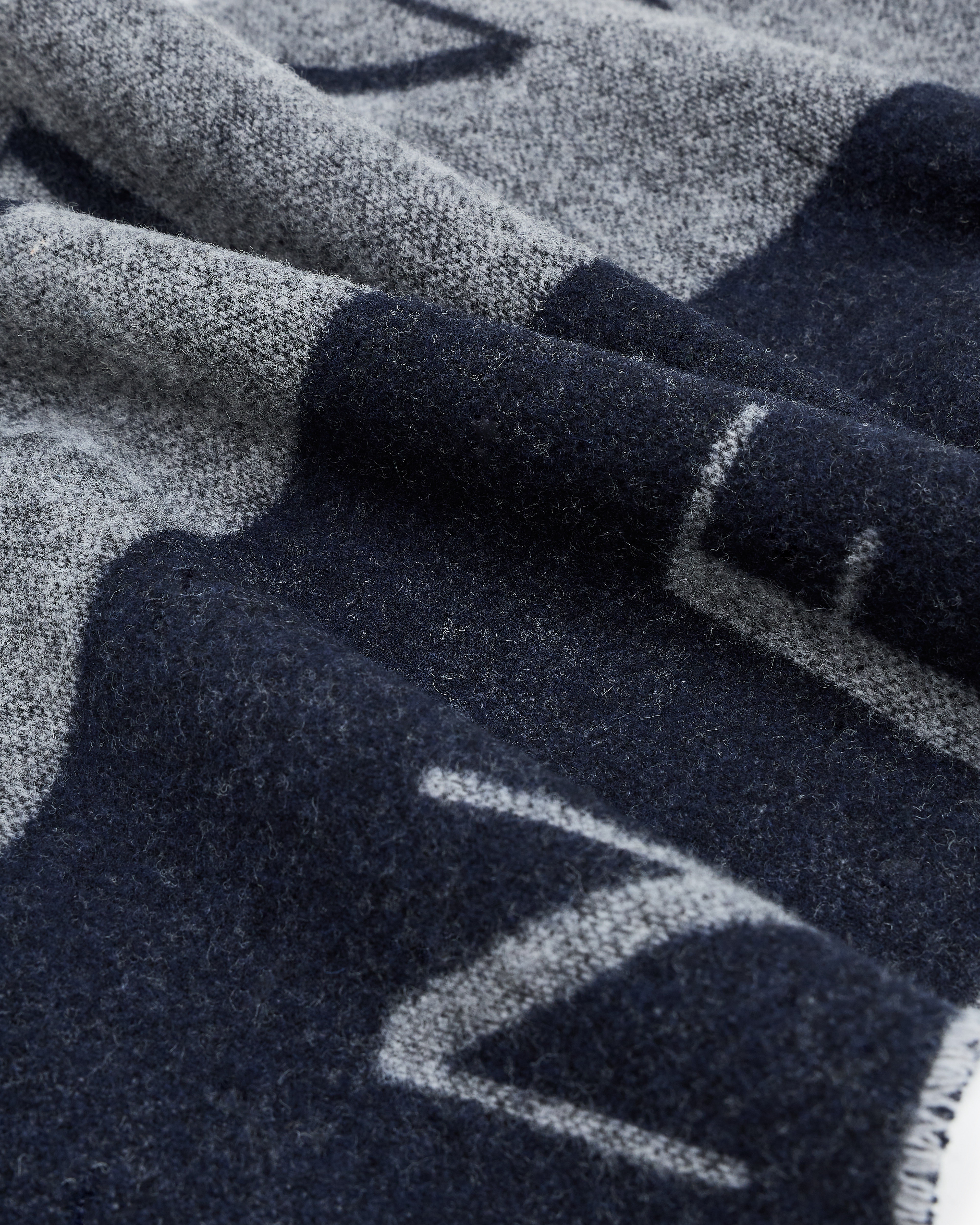 Two-tone scarf with logo
