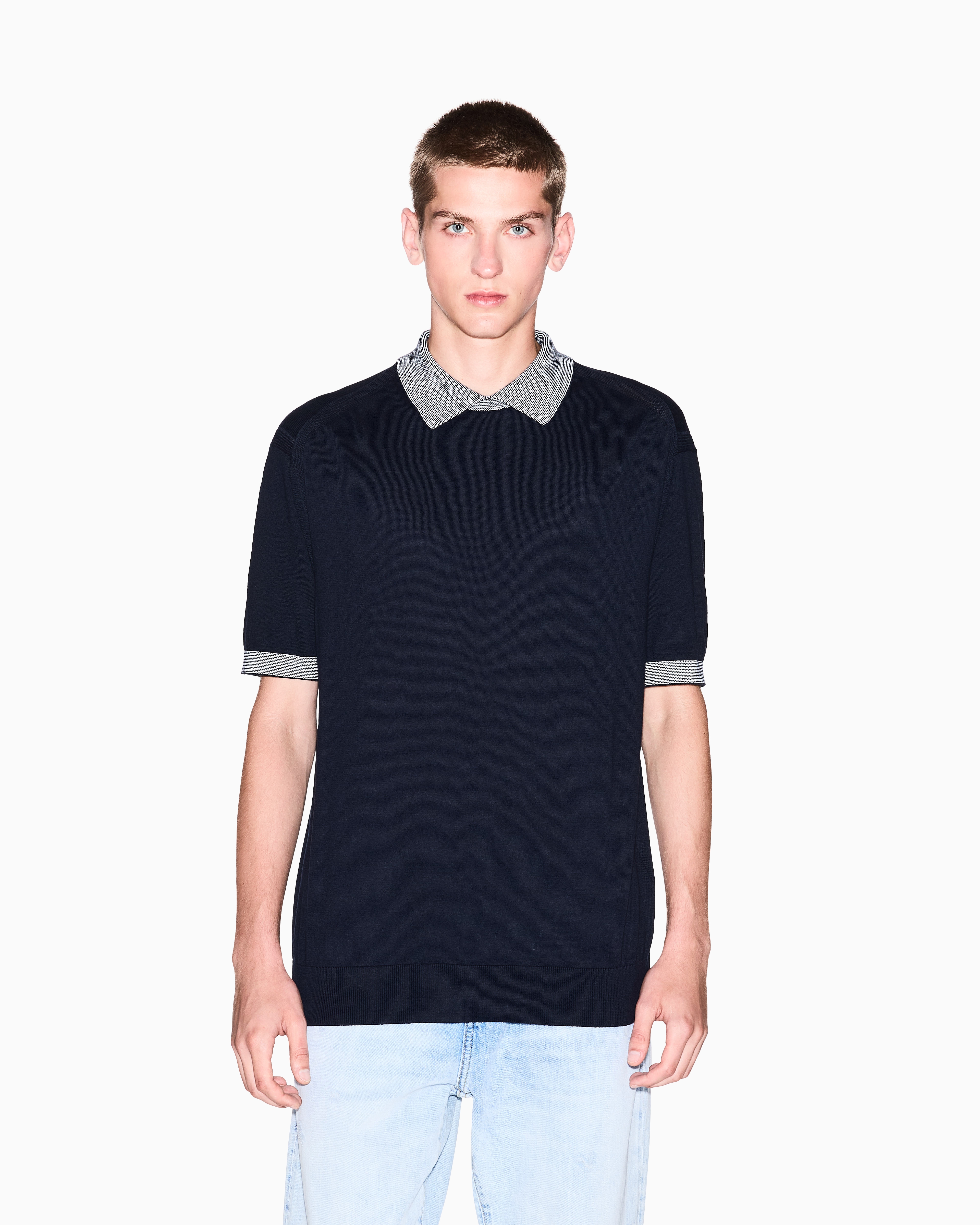 Knitted polo shirt with contrasting profiles