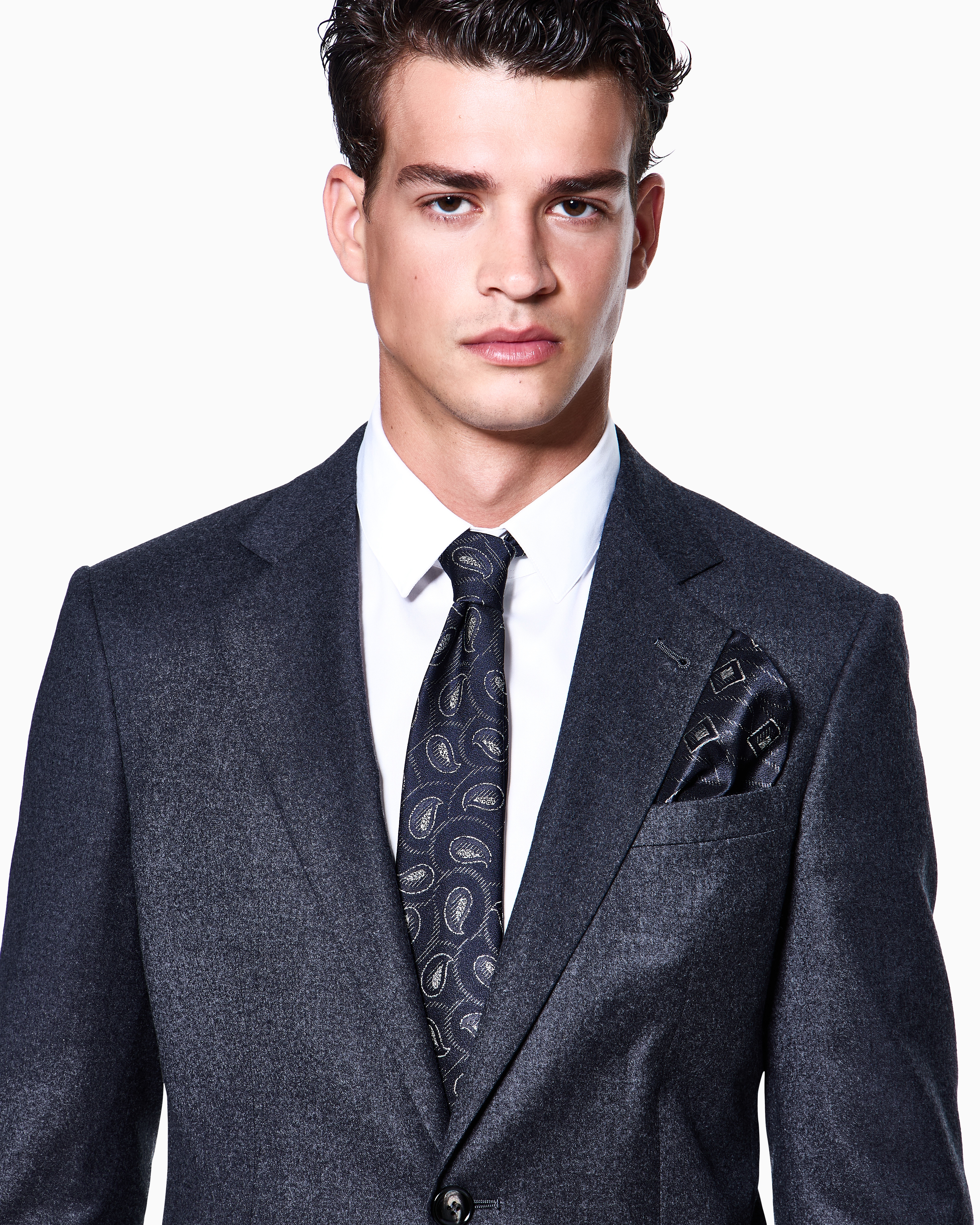 Giorgio Armani ネイビー ダブルブレストスーツ ダブルで軽快さも出せる、ジョルジオ アルマーニのデニムスーツ