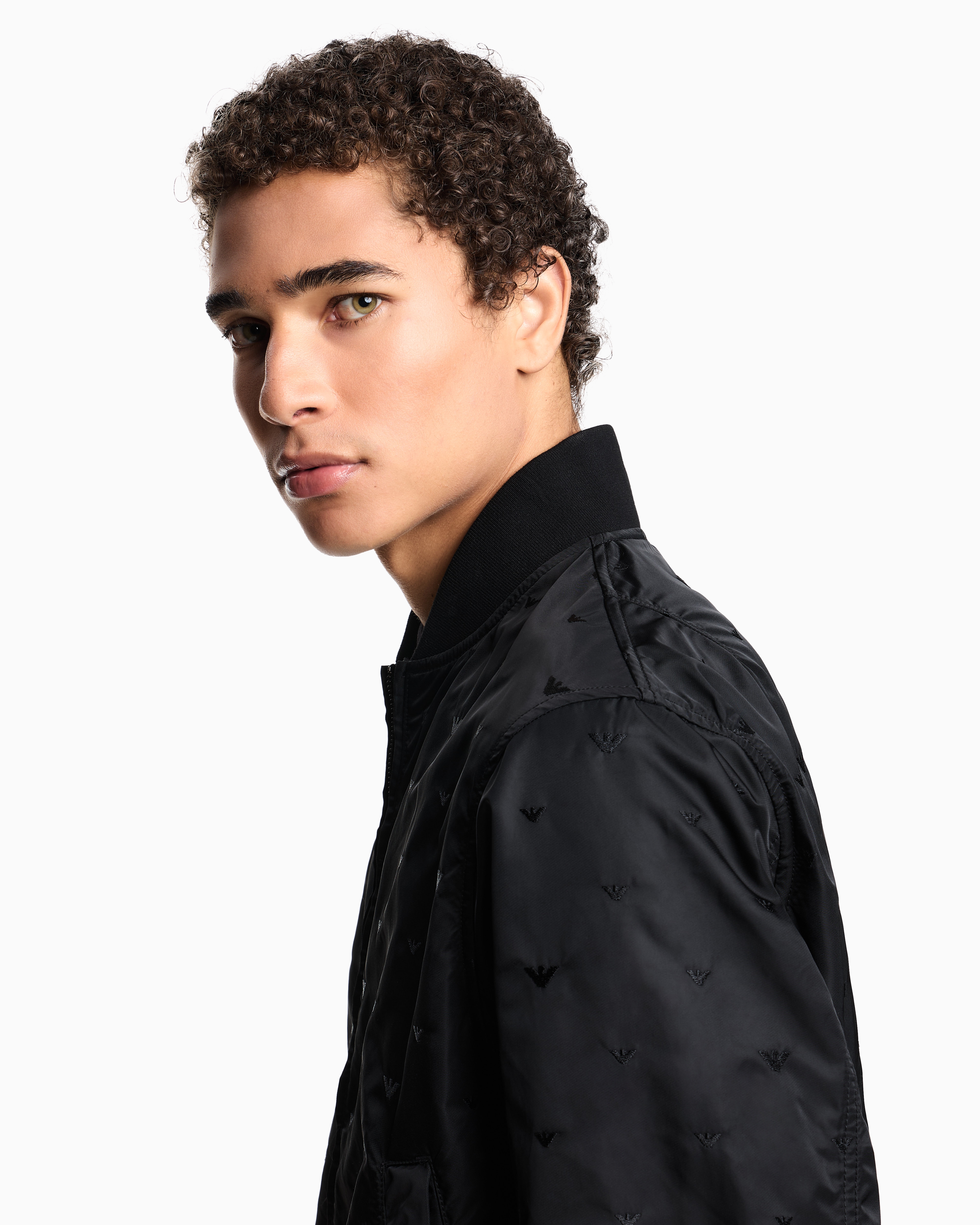 ブルゾン ナイロン マイクロイーグル総刺繍 | Emporio Armani