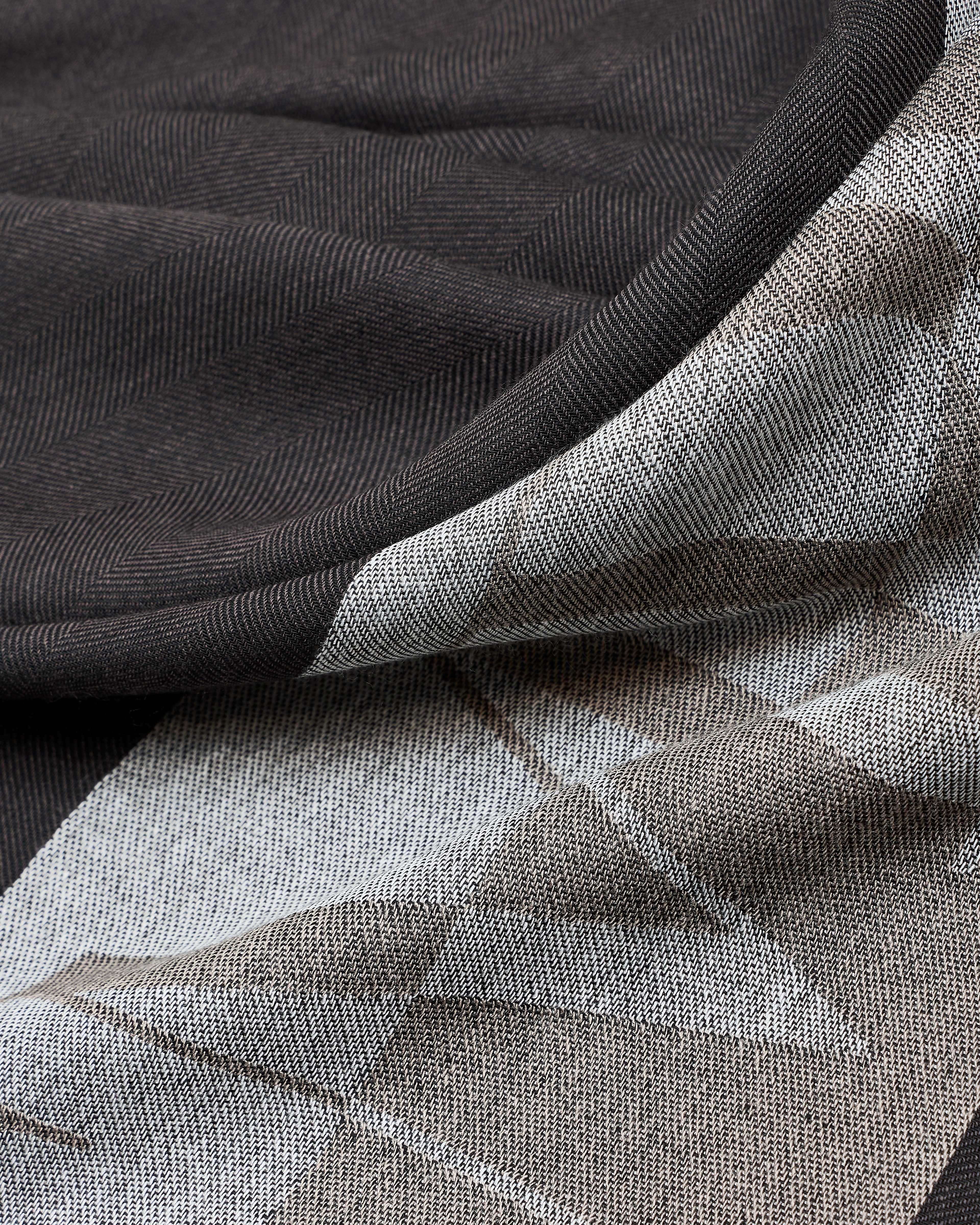 スカーフ EMPORIO ARMANI Woman Neck scarf Grey EW001864AF15673 F8044 undefined