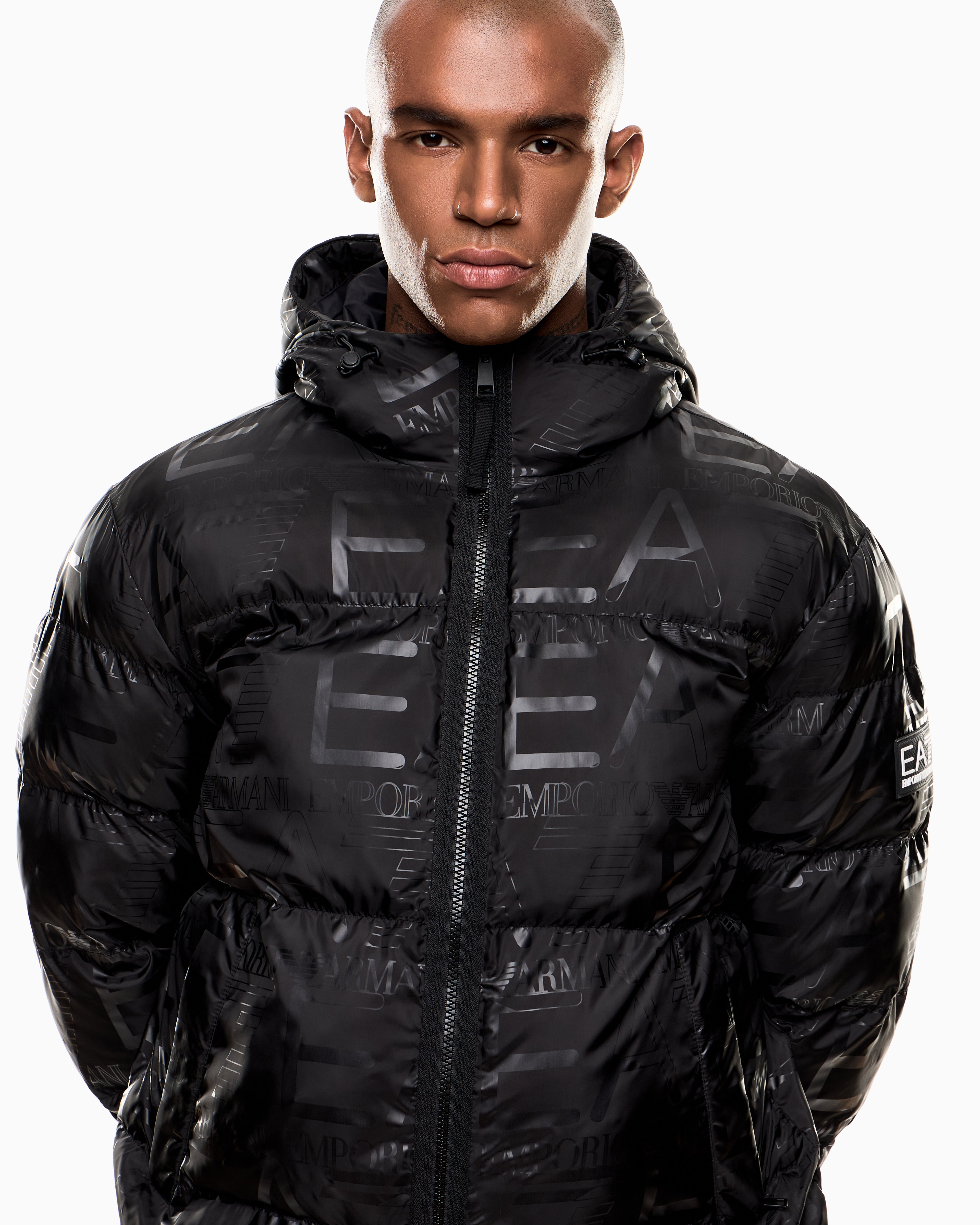 EA7 Emporio Armani フード付きベスト 黒　アルマーニ armani-136_01.jpg