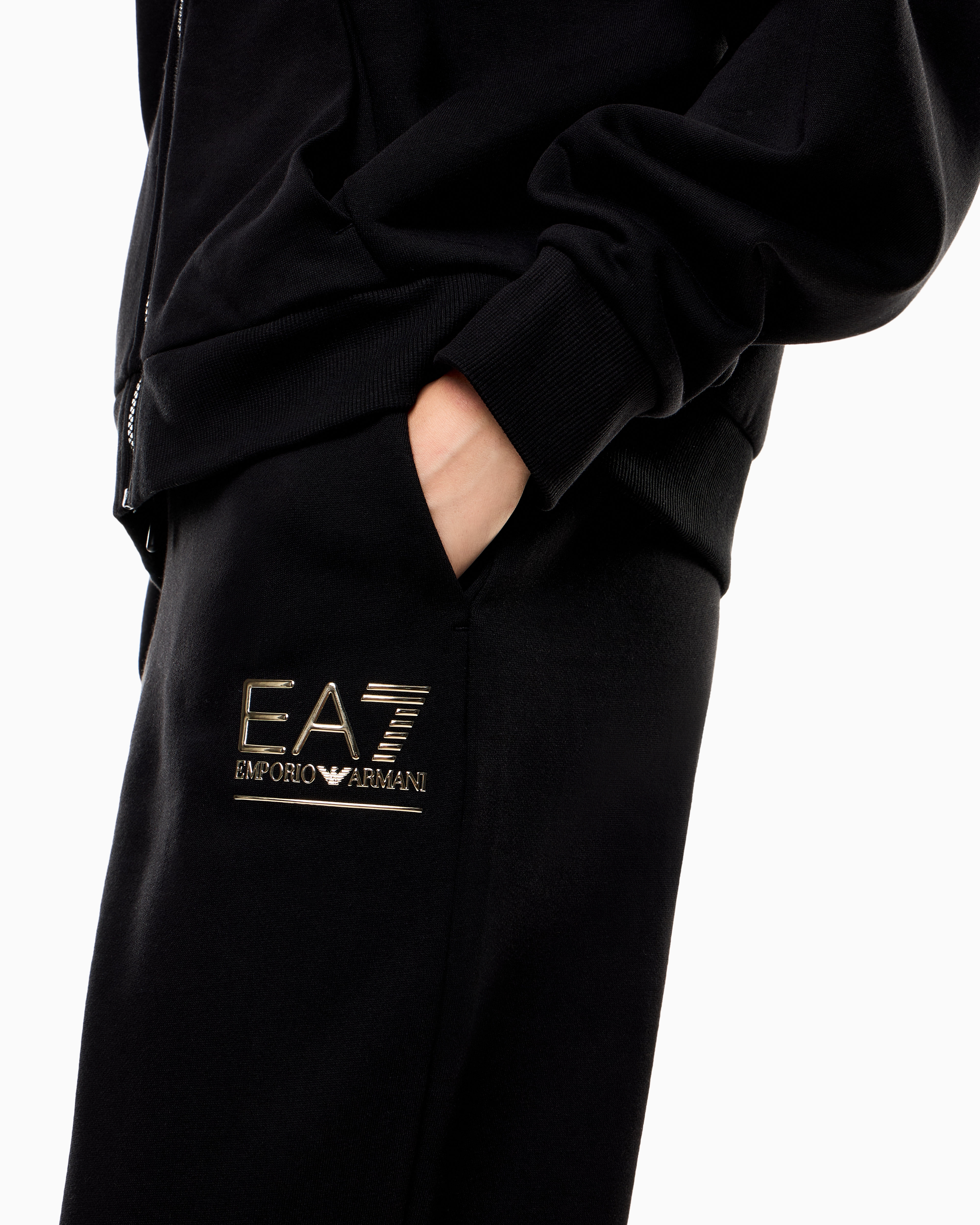 ラフな休日に Emporio Armani コントラストロゴ トラックスーツ オンラインストア限定】 ARMANI EXCHANGE (アルマーニ
