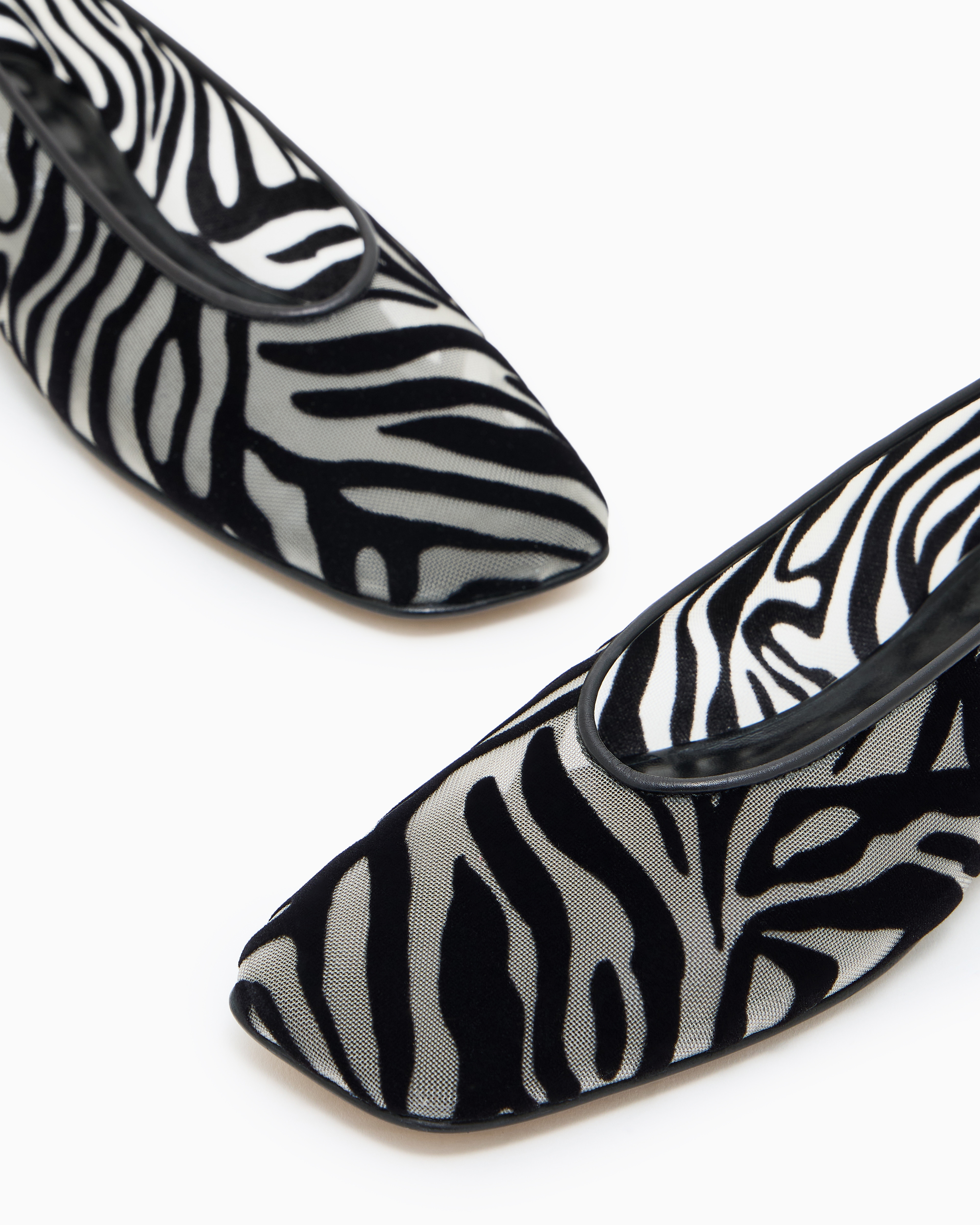 Giorgio Armani Ballet Flats In Black